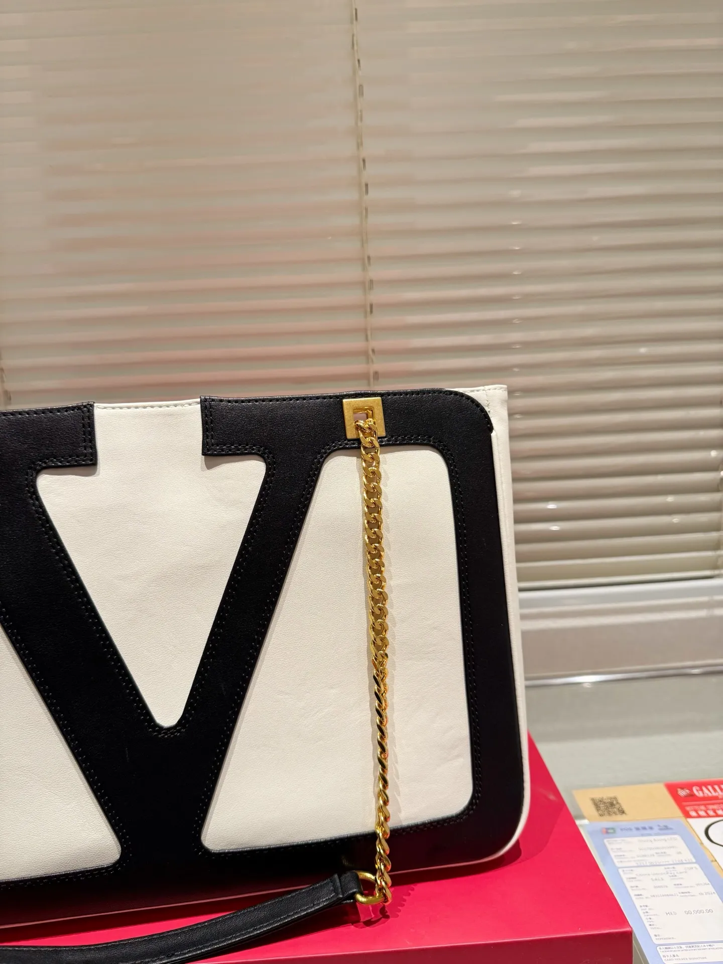 P380 Valentino VALENTINO Women's Tote Bag Valentino Letter Bag Letter bag from Valentino. The new season has just arrived. Size 37.26