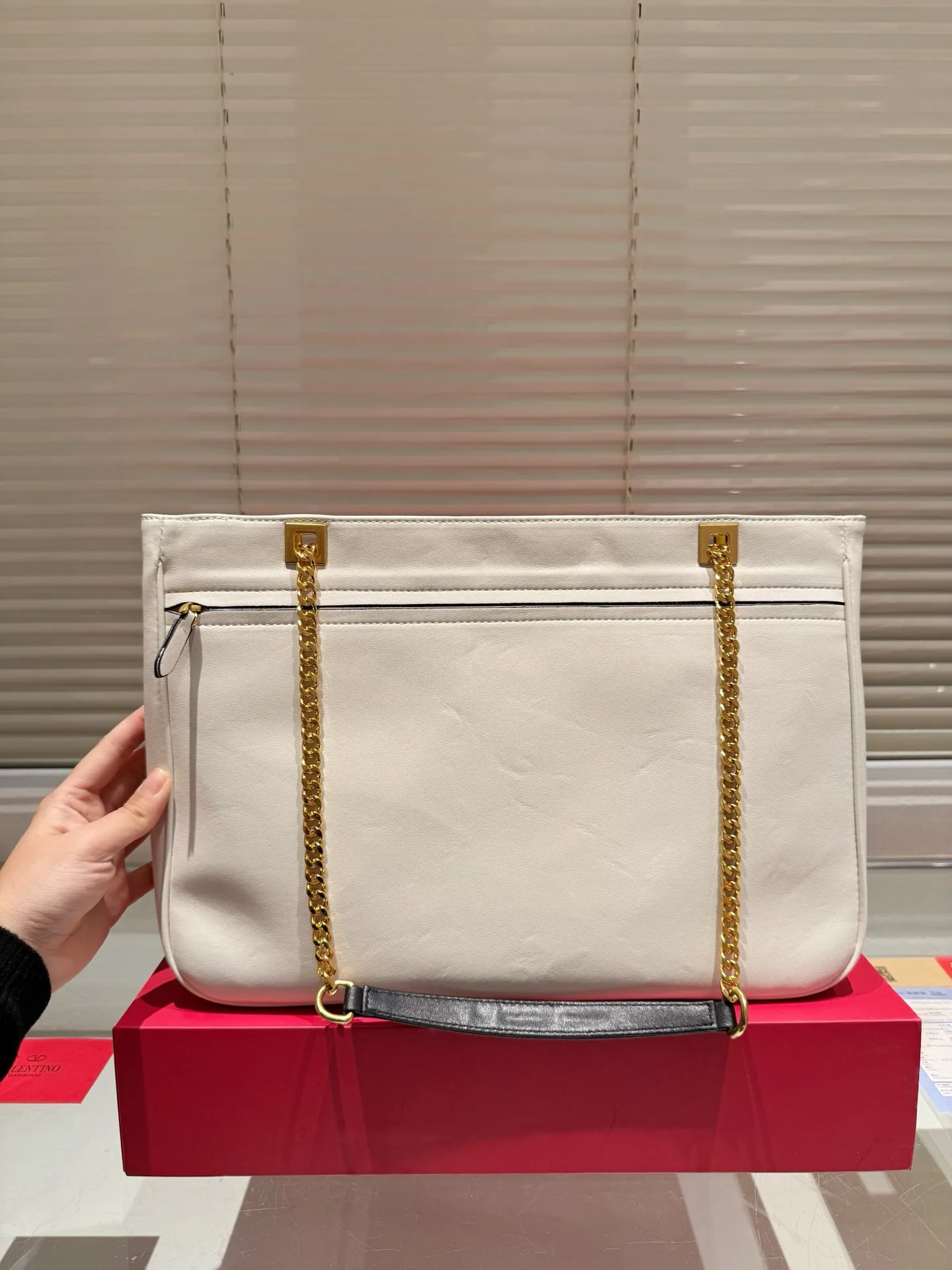 P380 Valentino VALENTINO Women's Tote Bag Valentino Letter Bag Letter bag from Valentino. The new season has just arrived. Size 37.26