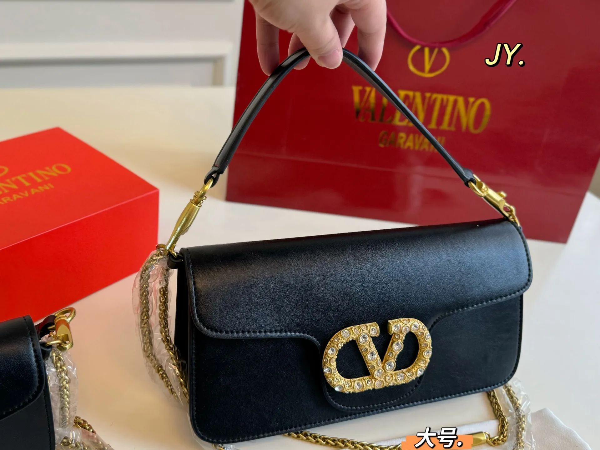 P310 large size P300 small size (folding box) size: 27×13 large size 20×12 small size VALENTINO Valentino chain baguette bag💕 Unique shape and super fashion sense! The large VLogo is studded with rhinestones ✨ Sparkling and charming like gems ❗️ Wear it on your back and easily achieve a high-end look💗