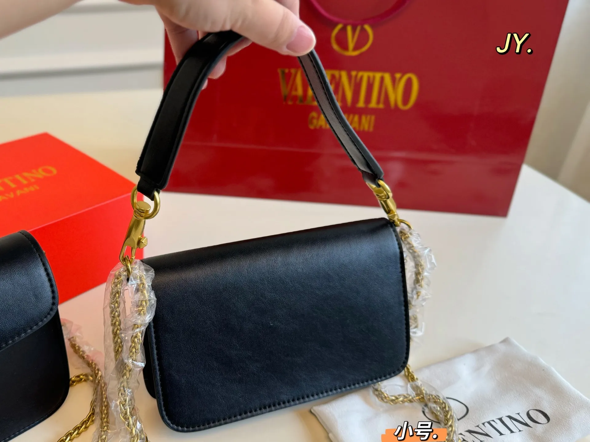 P310 large size P300 small size (folding box) size: 27×13 large size 20×12 small size VALENTINO Valentino chain baguette bag💕 Unique shape and super fashion sense! The large VLogo is studded with rhinestones ✨ Sparkling and charming like gems ❗️ Wear it on your back and easily achieve a high-end look💗