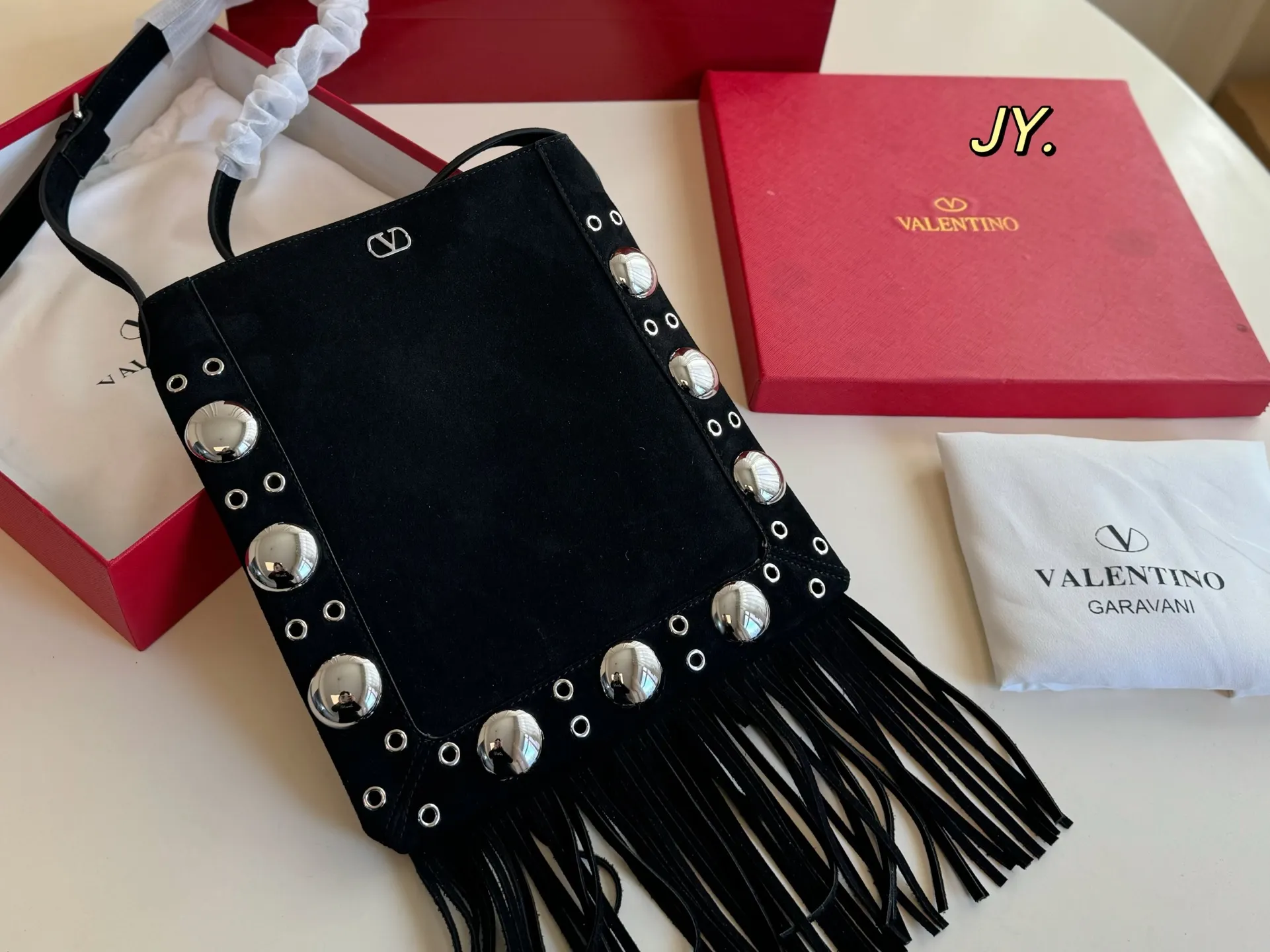 P340 (with box) size: 28×30 VALENTINO suede rivet tassel tote bag💕 The texture is very high-end, the leather is super good, adjustable shoulder straps, multiple carrying methods, super large capacity and very durable~ Casual and lazy, a must-have for daily outings