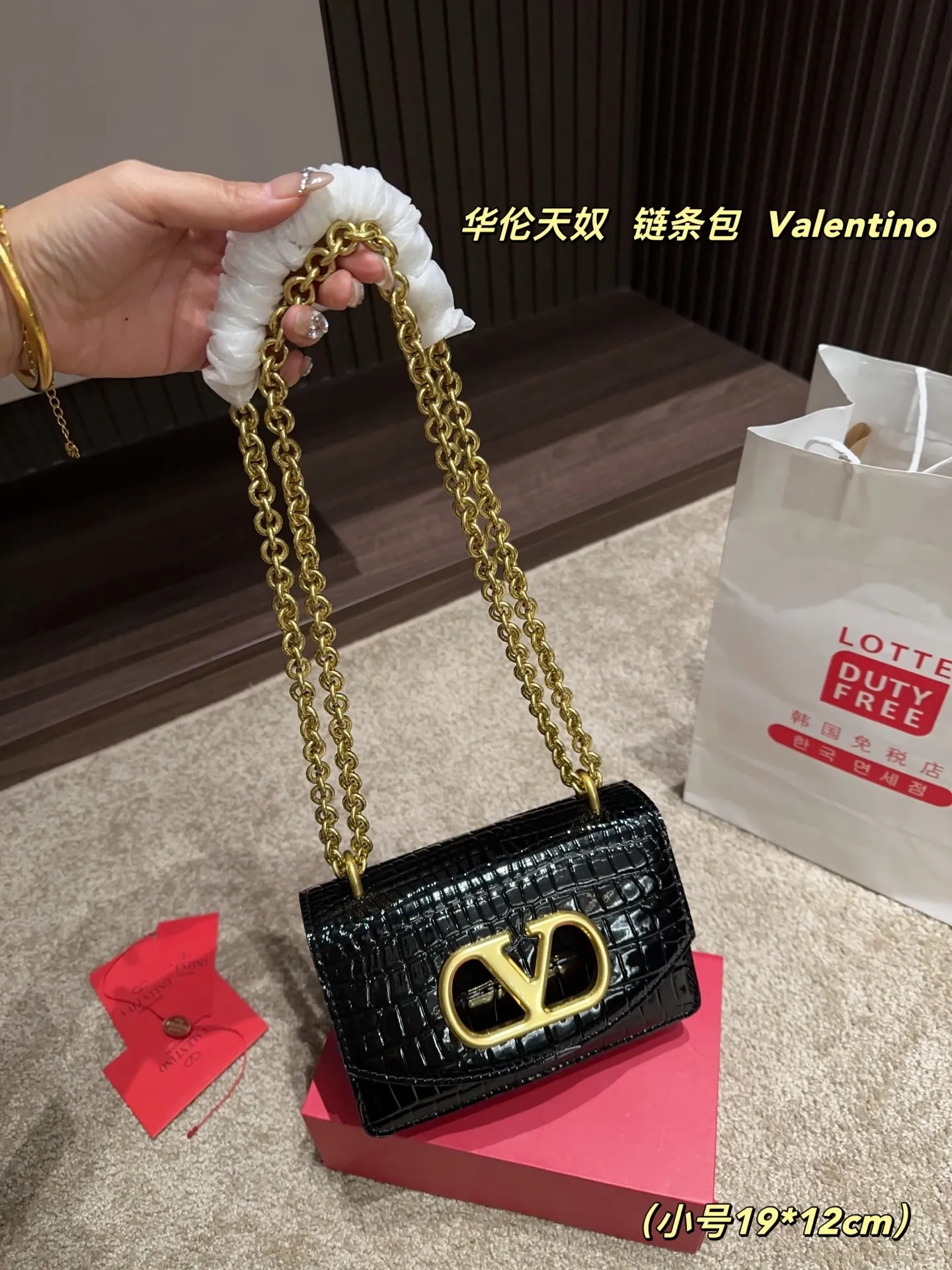 Large P330⚠️Size 23.15 Small P320 with folding box⚠️Size 19.12 Valentino chain bag Valentino is low-key and textured, has a unique artistic flavor, has good looks, and is a must-have in Jimei
