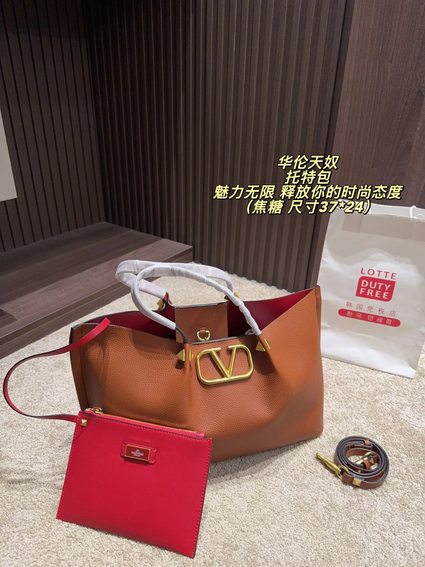 P360 Unboxed⚠️Size 37*24 Valentino Tote bag has unlimited charm and unleashes your fashion attitude. It has a unique appearance and many cute colors to choose from. It is a fashion item not to be missed. It is different from the softness of canvas bags. It gives a free and easy feeling when carried on the body. It is super textured and is loved by fashionistas.