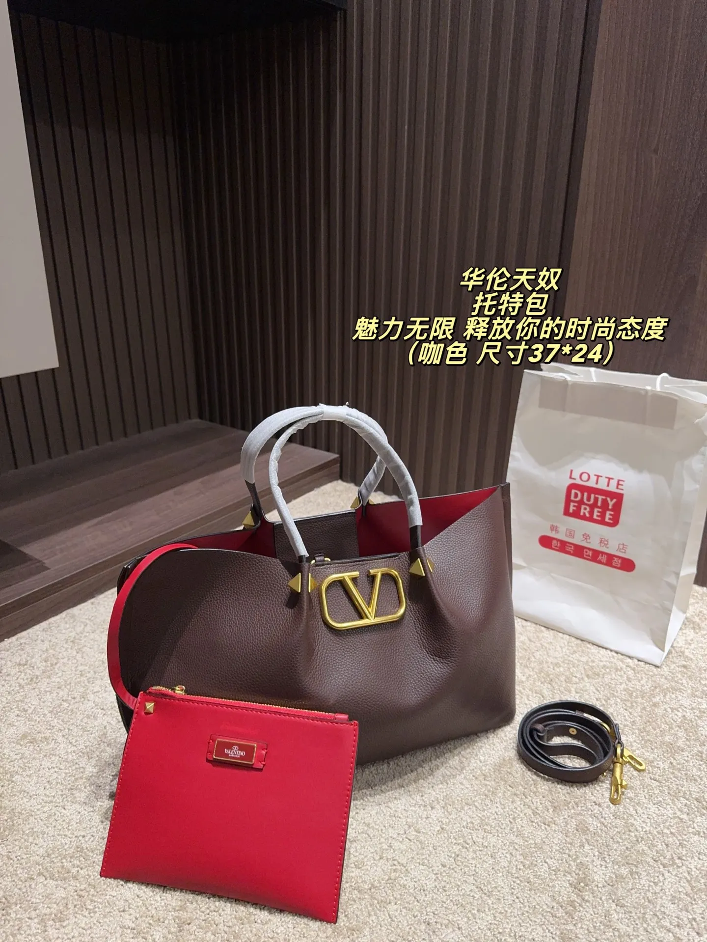 P360 Unboxed⚠️Size 37*24 Valentino Tote bag has unlimited charm and unleashes your fashion attitude. It has a unique appearance and many cute colors to choose from. It is a fashion item not to be missed. It is different from the softness of canvas bags. It gives a free and easy feeling when carried on the body. It is super textured and is loved by fashionistas.