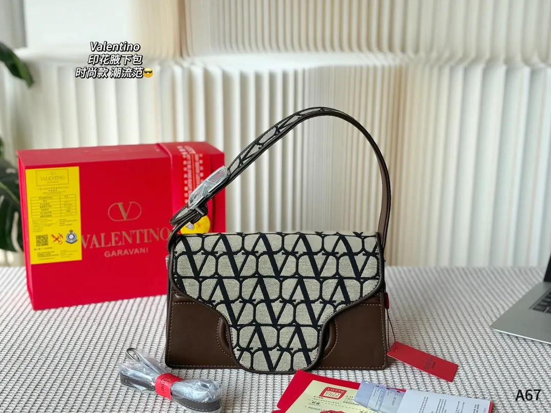 💰360 folding gift box packaging 🌟Valentino printed armpit bag Unlock fashion charm 🉑Salt🉑Sweet The most beautiful girl on the street Size: 28-8-16