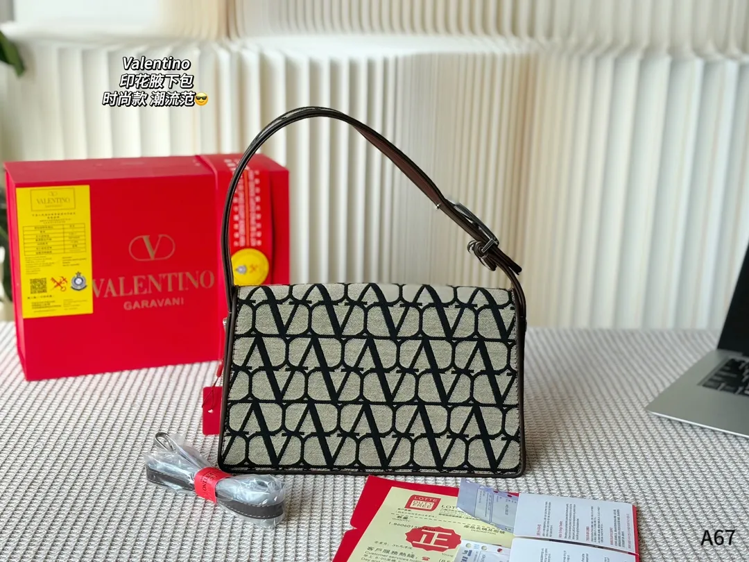 💰360 folding gift box packaging 🌟Valentino printed armpit bag Unlock fashion charm 🉑Salt🉑Sweet The most beautiful girl on the street Size: 28-8-16