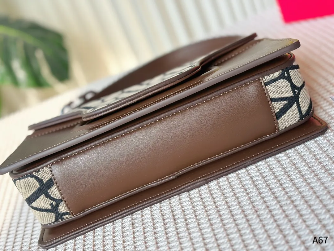 💰360 folding gift box packaging 🌟Valentino printed armpit bag Unlock fashion charm 🉑Salt🉑Sweet The most beautiful girl on the street Size: 28-8-16