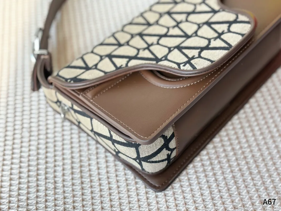 💰360 folding gift box packaging 🌟Valentino printed armpit bag Unlock fashion charm 🉑Salt🉑Sweet The most beautiful girl on the street Size: 28-8-16