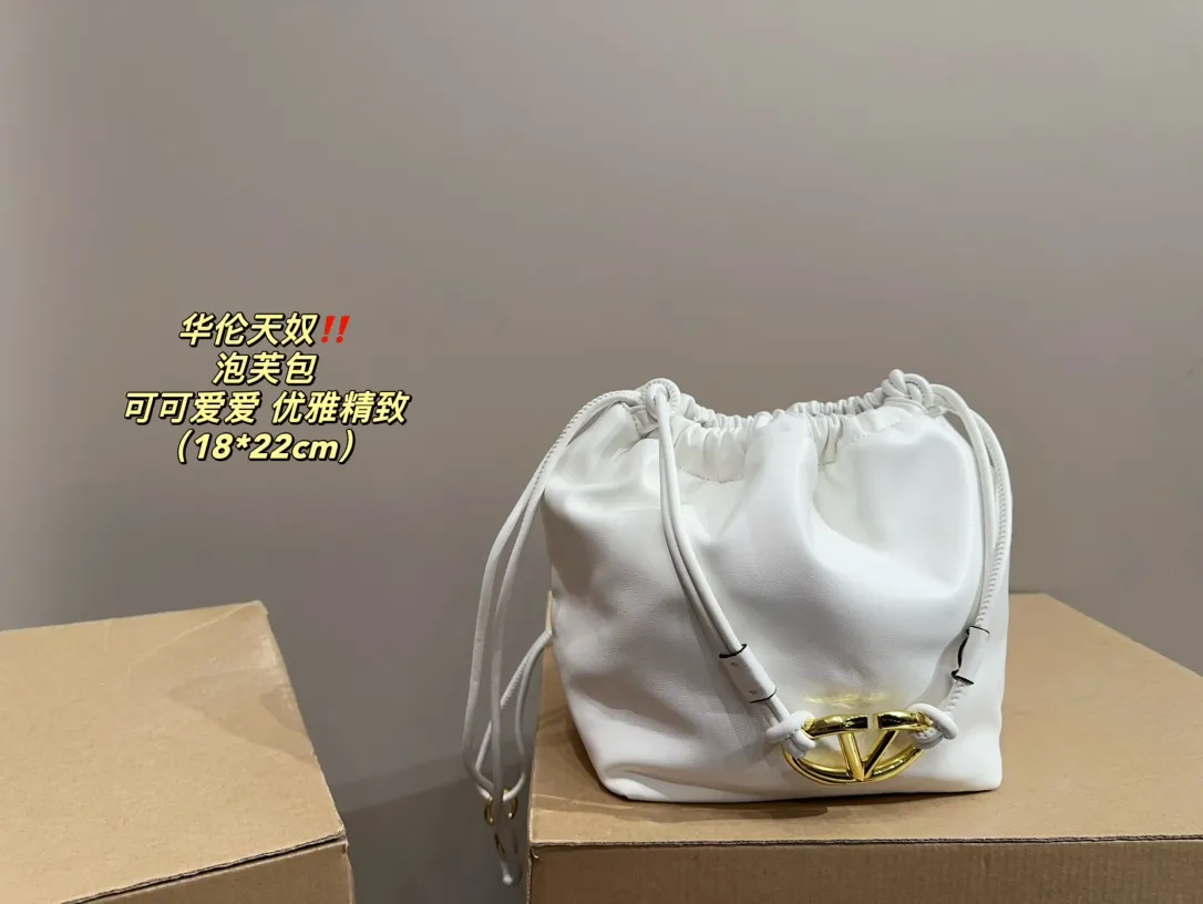 P270 comes with folding box ⚠️Size 18.22 Valentino puff bag cute, small and exquisite, elegant and exquisite, a must-have for fairies