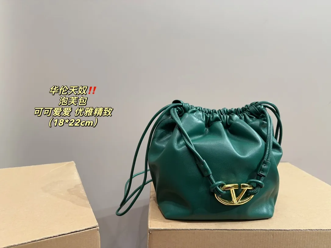 P270 comes with folding box ⚠️Size 18.22 Valentino puff bag cute, small and exquisite, elegant and exquisite, a must-have for fairies