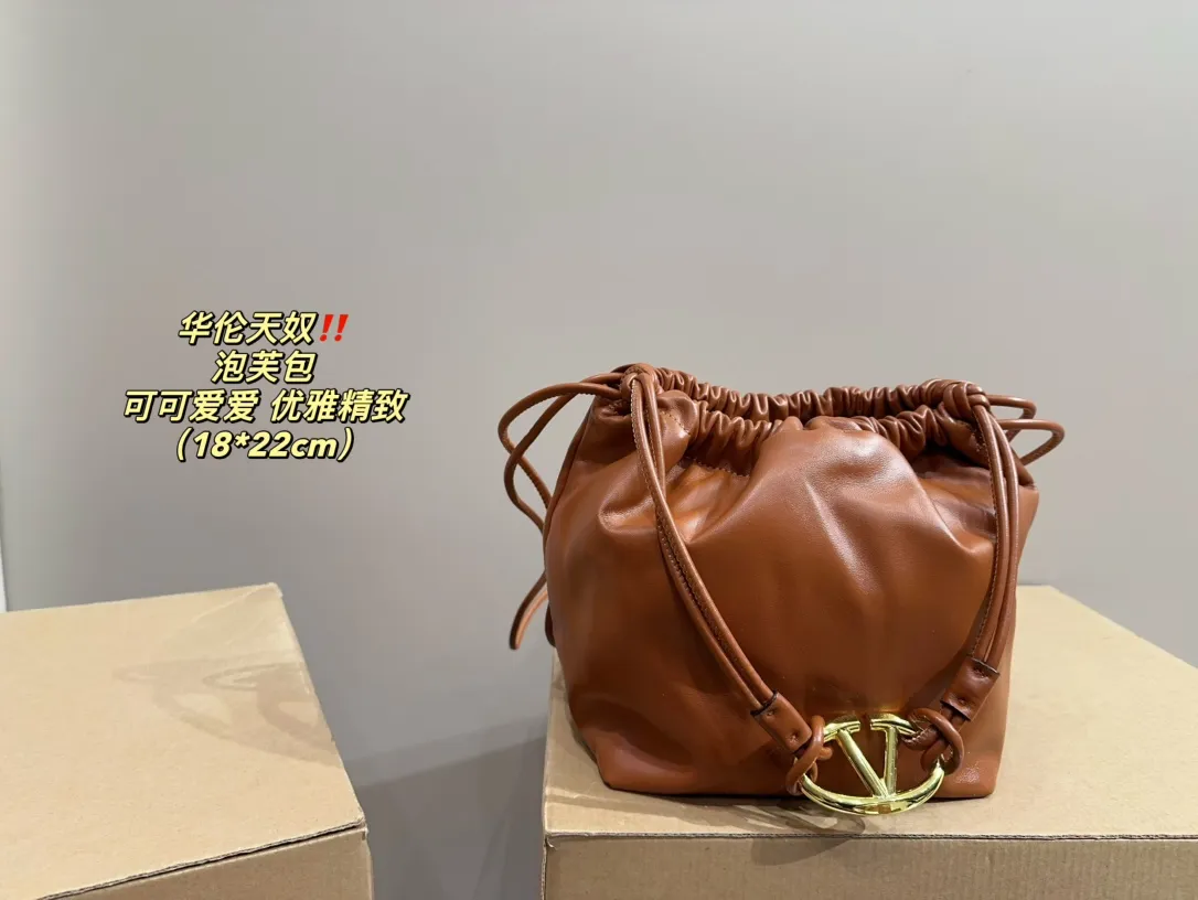 P270 comes with folding box ⚠️Size 18.22 Valentino puff bag cute, small and exquisite, elegant and exquisite, a must-have for fairies
