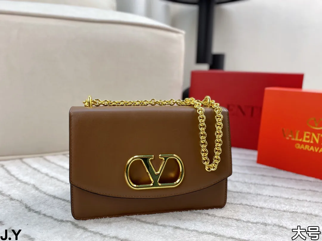 p310/p300 Folding box 🎁 Valentino Vain series handbags~ A versatile bag that can be sweet or salty, casual or business, magnetic opening and closing, practical capacity, exquisite and noble, elegant and timeless! Size: 24*16/19.5*13