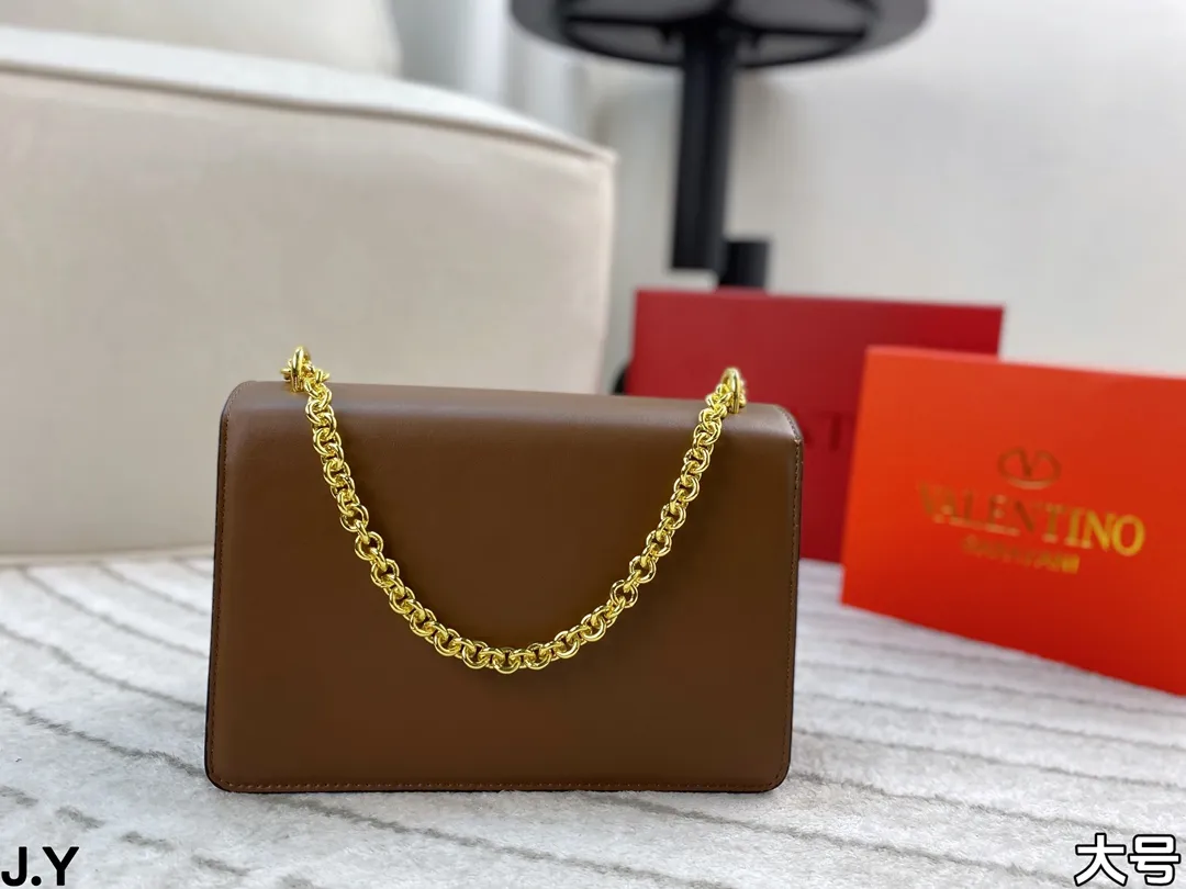 p310/p300 Folding box 🎁 Valentino Vain series handbags~ A versatile bag that can be sweet or salty, casual or business, magnetic opening and closing, practical capacity, exquisite and noble, elegant and timeless! Size: 24*16/19.5*13