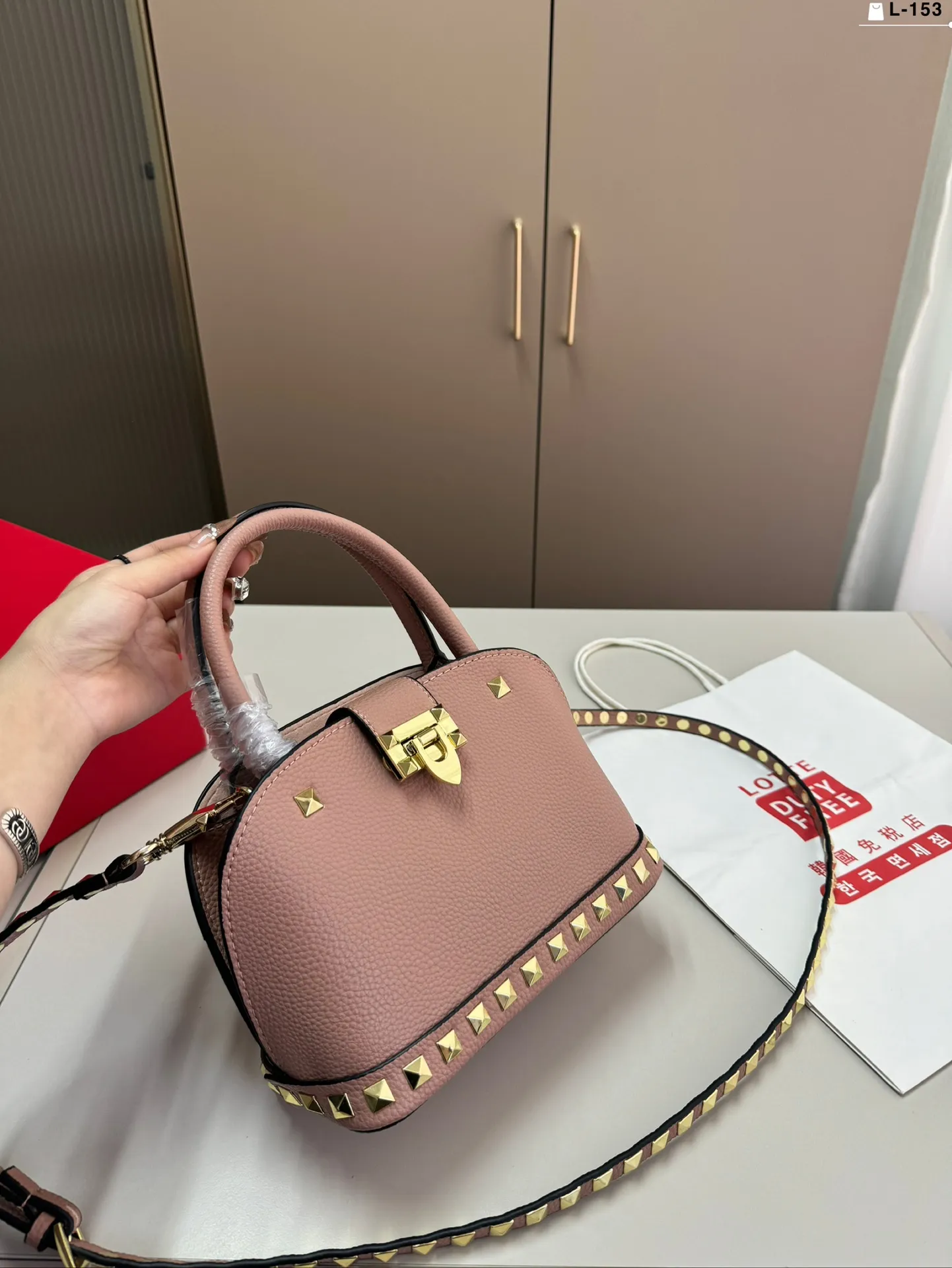 VALENTINO Valentino rivet shell bag💰p360