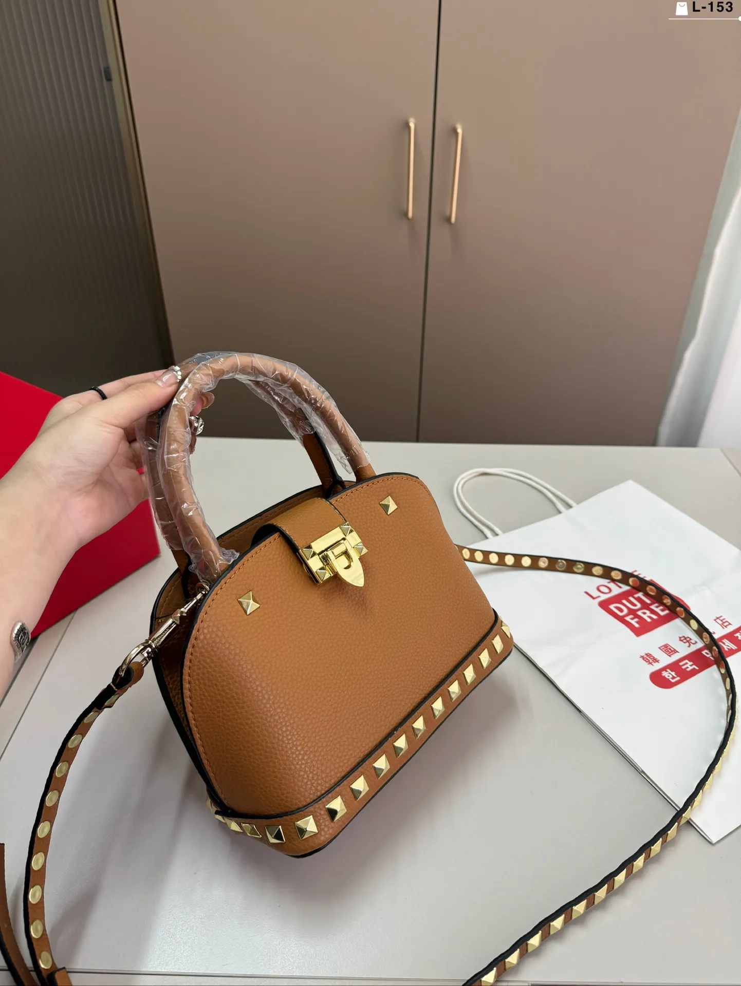 VALENTINO Valentino rivet shell bag💰p360
