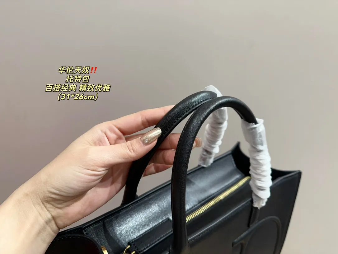 P370 comes with folding box ⚠️Size 31.26 Valentino tote bag, versatile and classic, exquisite one, really super invincible and cute, full of fairy spirit, a must-have for girls every day