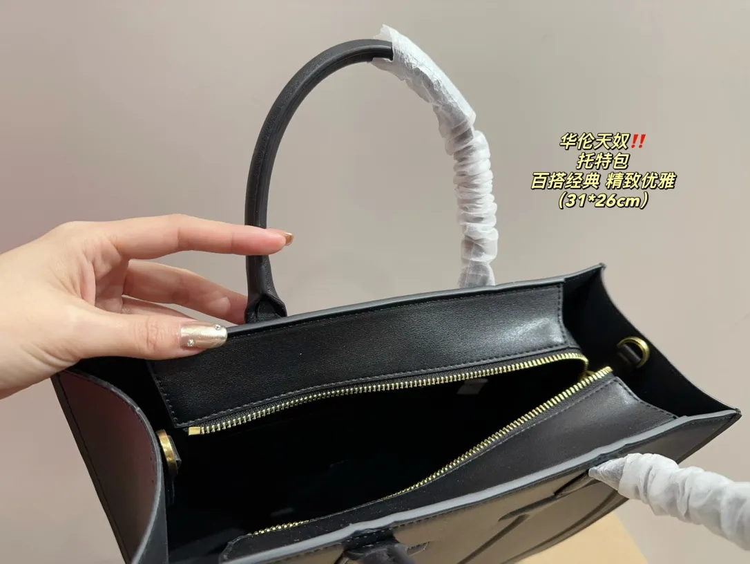 P370 comes with folding box ⚠️Size 31.26 Valentino tote bag, versatile and classic, exquisite one, really super invincible and cute, full of fairy spirit, a must-have for girls every day