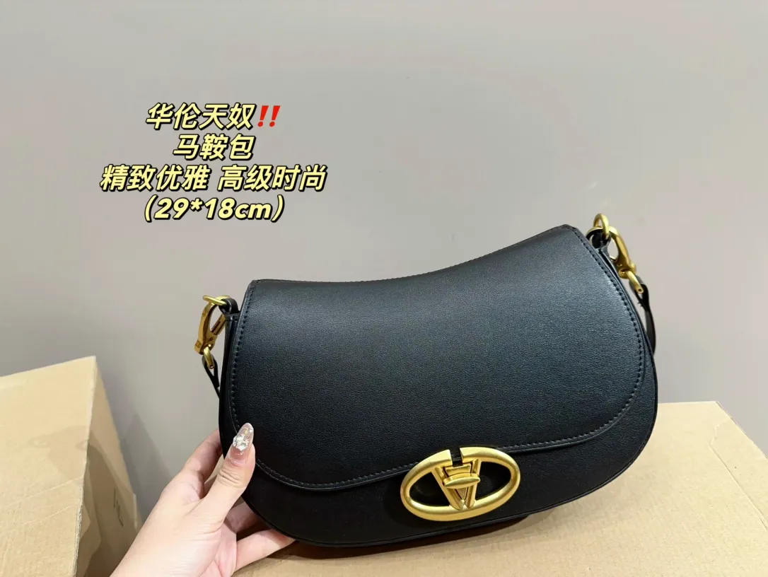 P330 comes with folding box ⚠️Size 29.18 Valentino Saddle Bag Comfortable and sophisticated at the same time Simple and elegant yet discreet Easily create an elegant commuting outfit