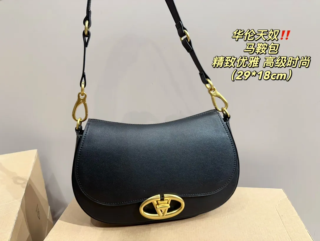 P330 comes with folding box ⚠️Size 29.18 Valentino Saddle Bag Comfortable and sophisticated at the same time Simple and elegant yet discreet Easily create an elegant commuting outfit