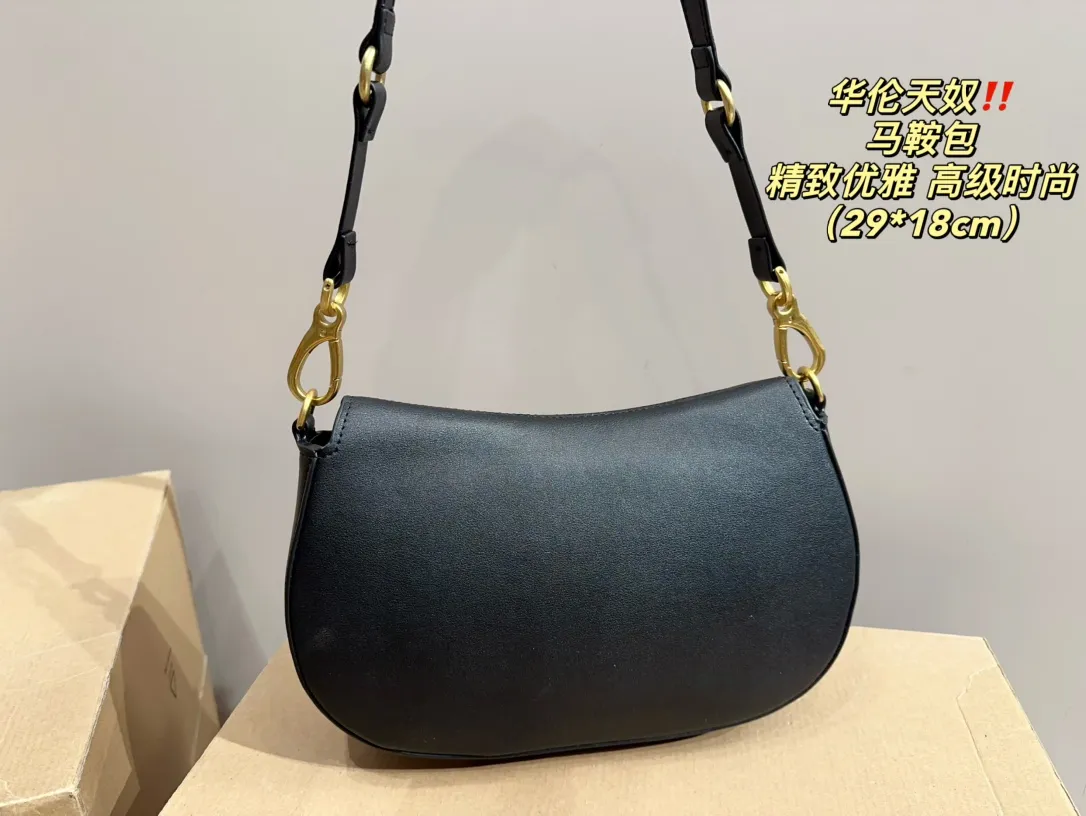 P330 comes with folding box ⚠️Size 29.18 Valentino Saddle Bag Comfortable and sophisticated at the same time Simple and elegant yet discreet Easily create an elegant commuting outfit