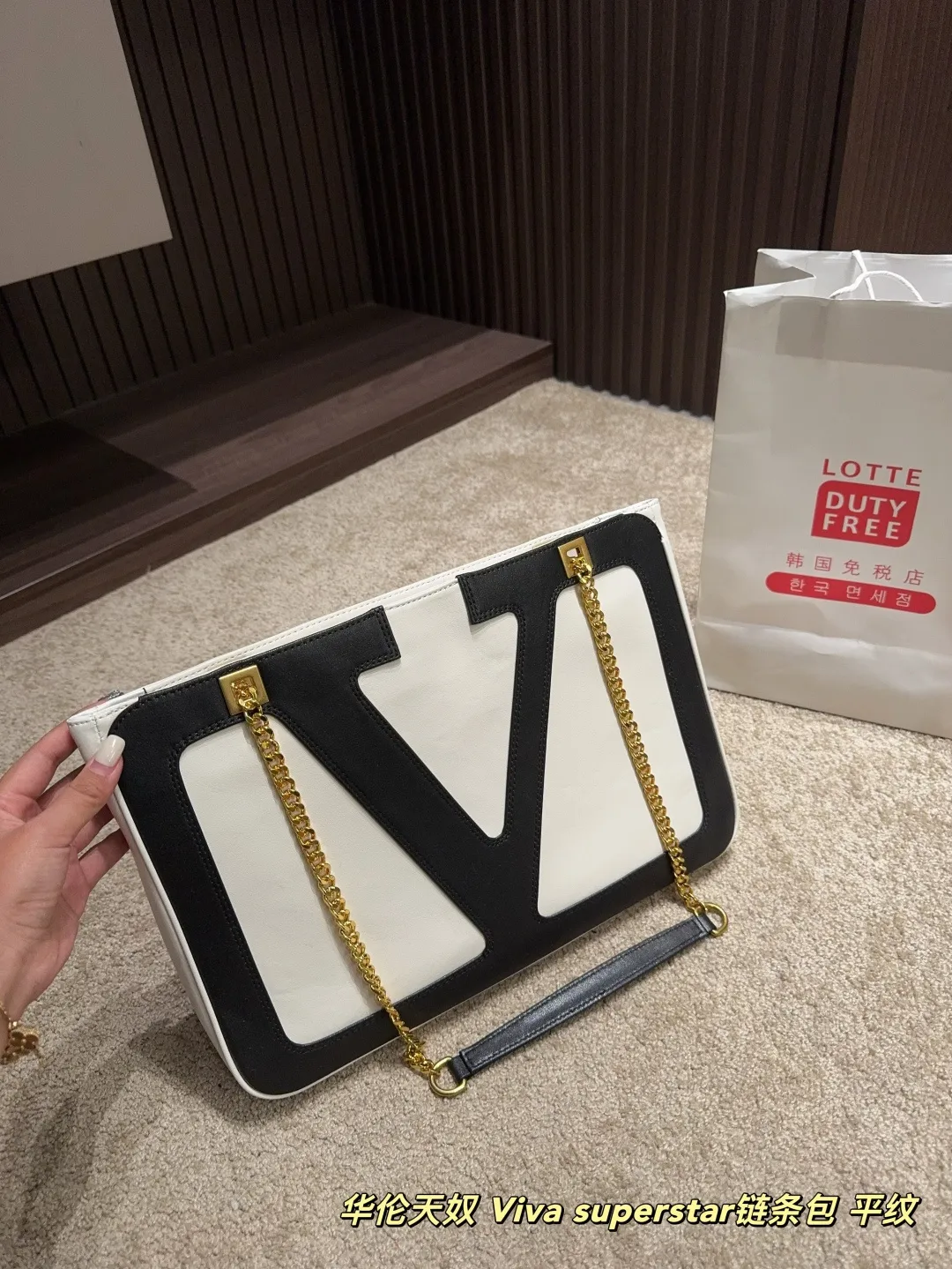 P380⚠️Size 37.25 Valentino Viva superstar chain bag