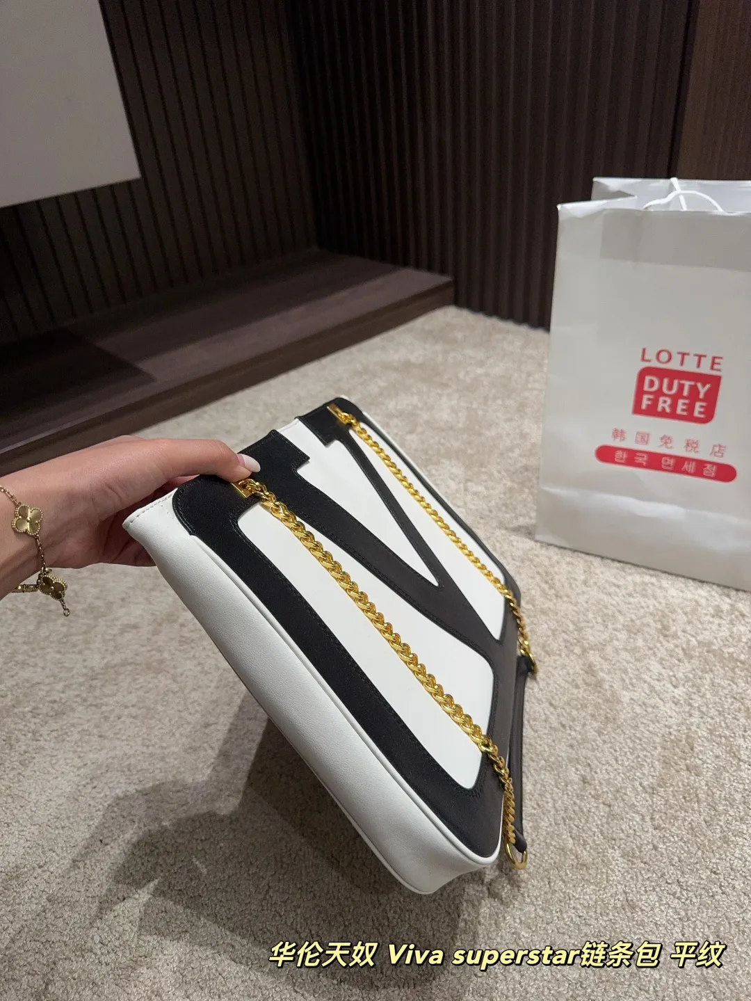 P380⚠️Size 37.25 Valentino Viva superstar chain bag