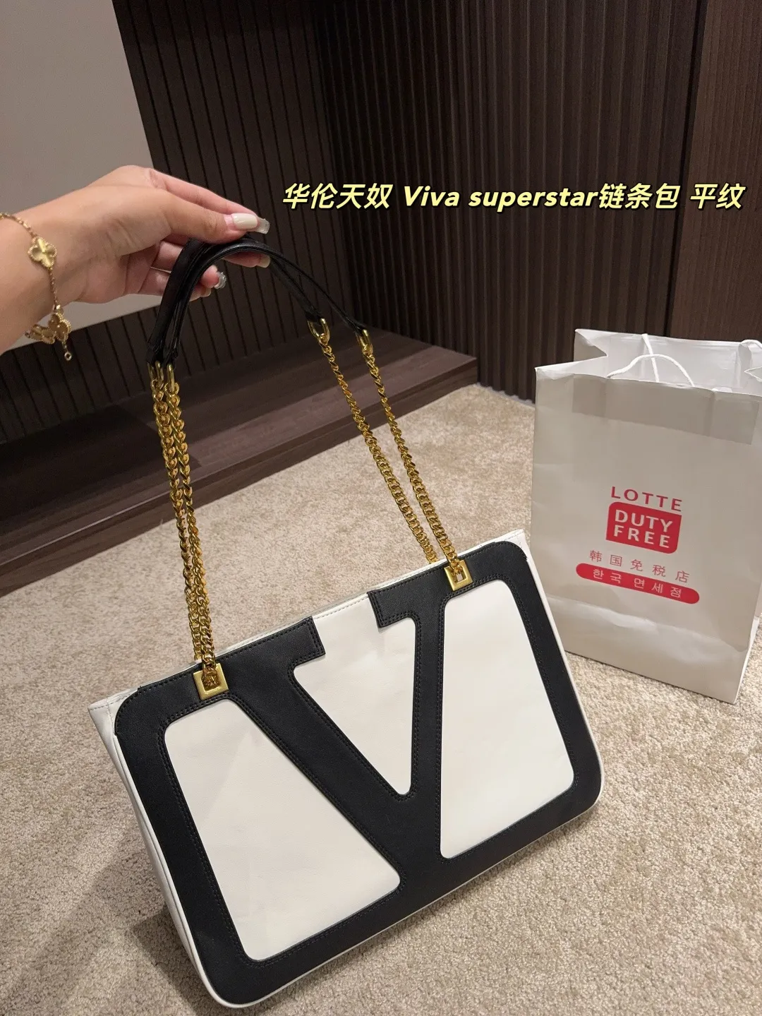 P380⚠️Size 37.25 Valentino Viva superstar chain bag