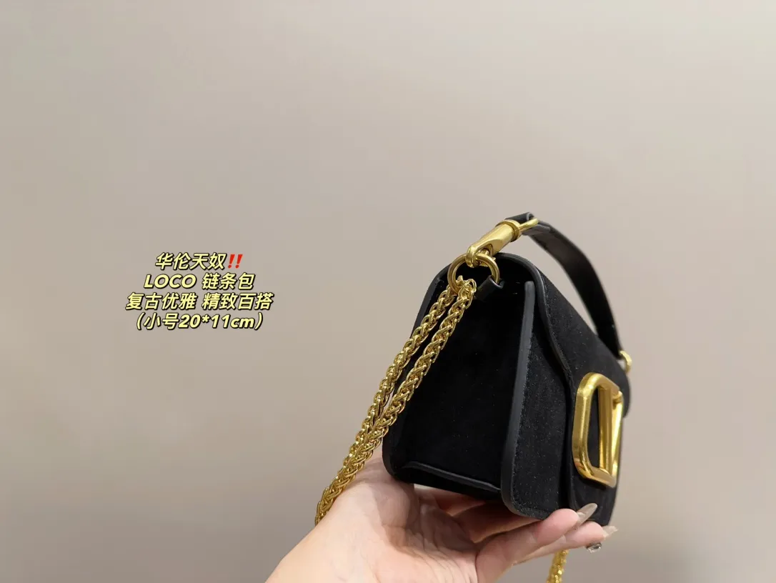 Large P350 with folding box⚠️Size 26.12 Small P330 with folding box⚠️Size 20.11 Valentino suede LOCO chain bag Retro and elegant, full of high-end feel, moderate size, touching capacity, easy to carry in casual and formal wear