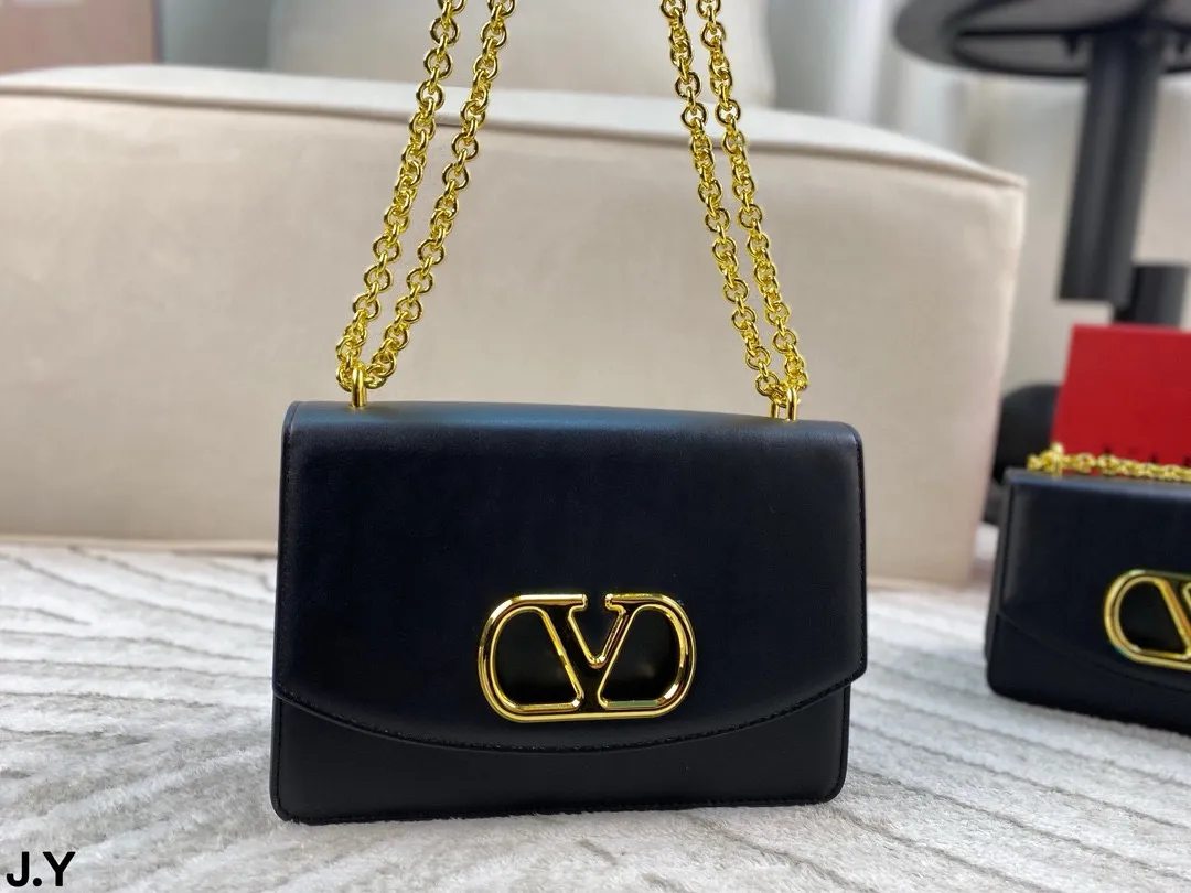 p310/p300 Folding box 🎁 Valentino Vain series handbags~ A versatile bag that can be sweet or salty, casual or business, magnetic opening and closing, practical capacity, exquisite and noble, elegant and timeless! Size: 24*16/19.5*13