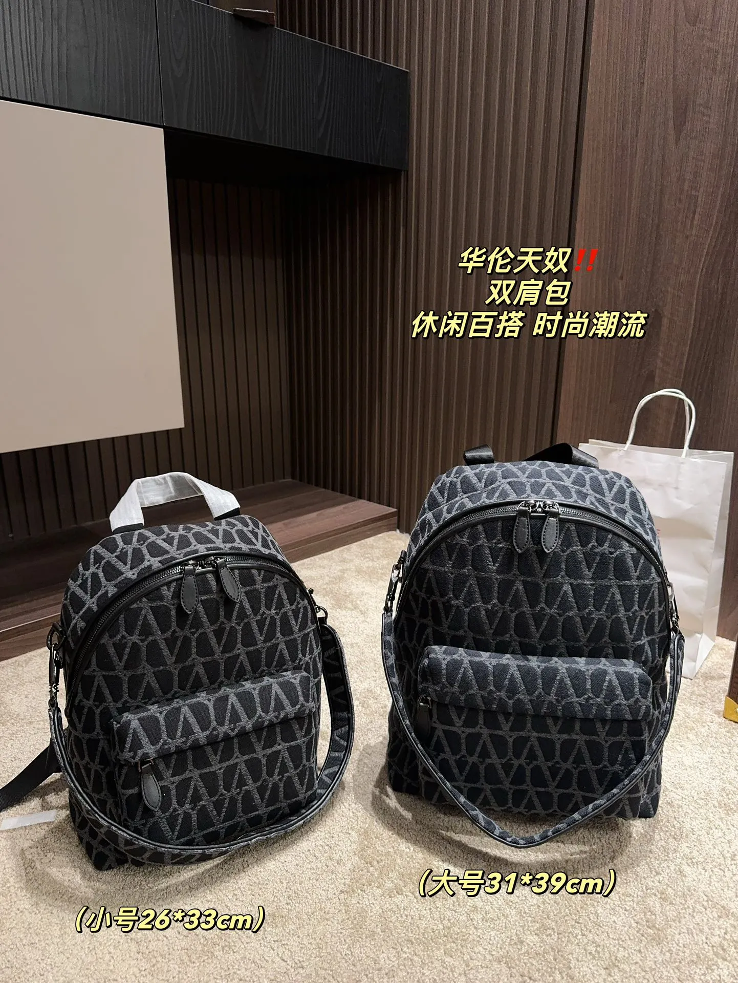 ✅The top original large size P480⚠️size 31.39 small size P400⚠️size 26.33 Valentino backpack large capacity, a must-have for vacation travel, one of the must-have items for fashionistas, the real thing will definitely surprise you