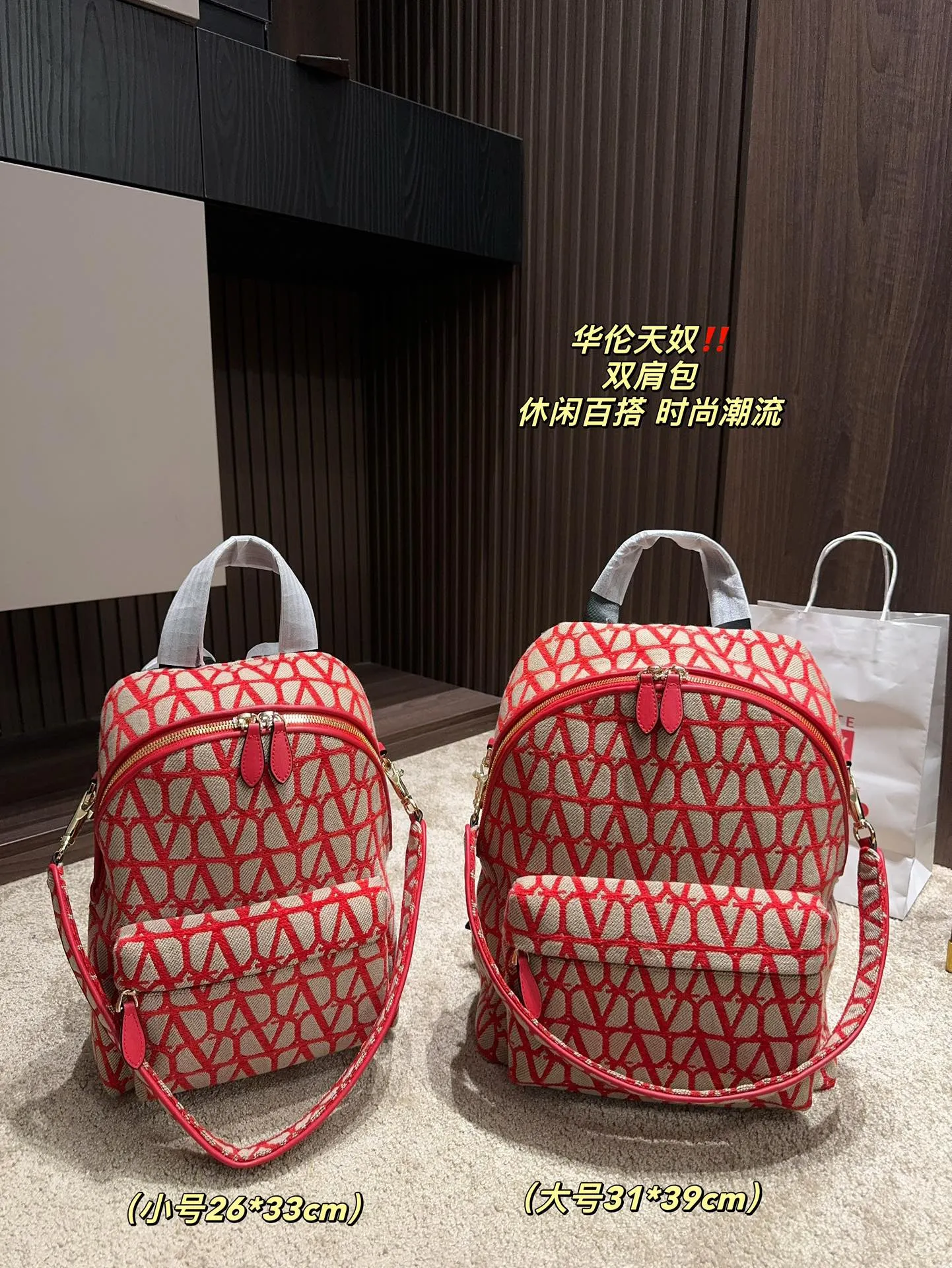 ✅The top original large size P480⚠️size 31.39 small size P400⚠️size 26.33 Valentino backpack large capacity, a must-have for vacation travel, one of the must-have items for fashionistas, the real thing will definitely surprise you