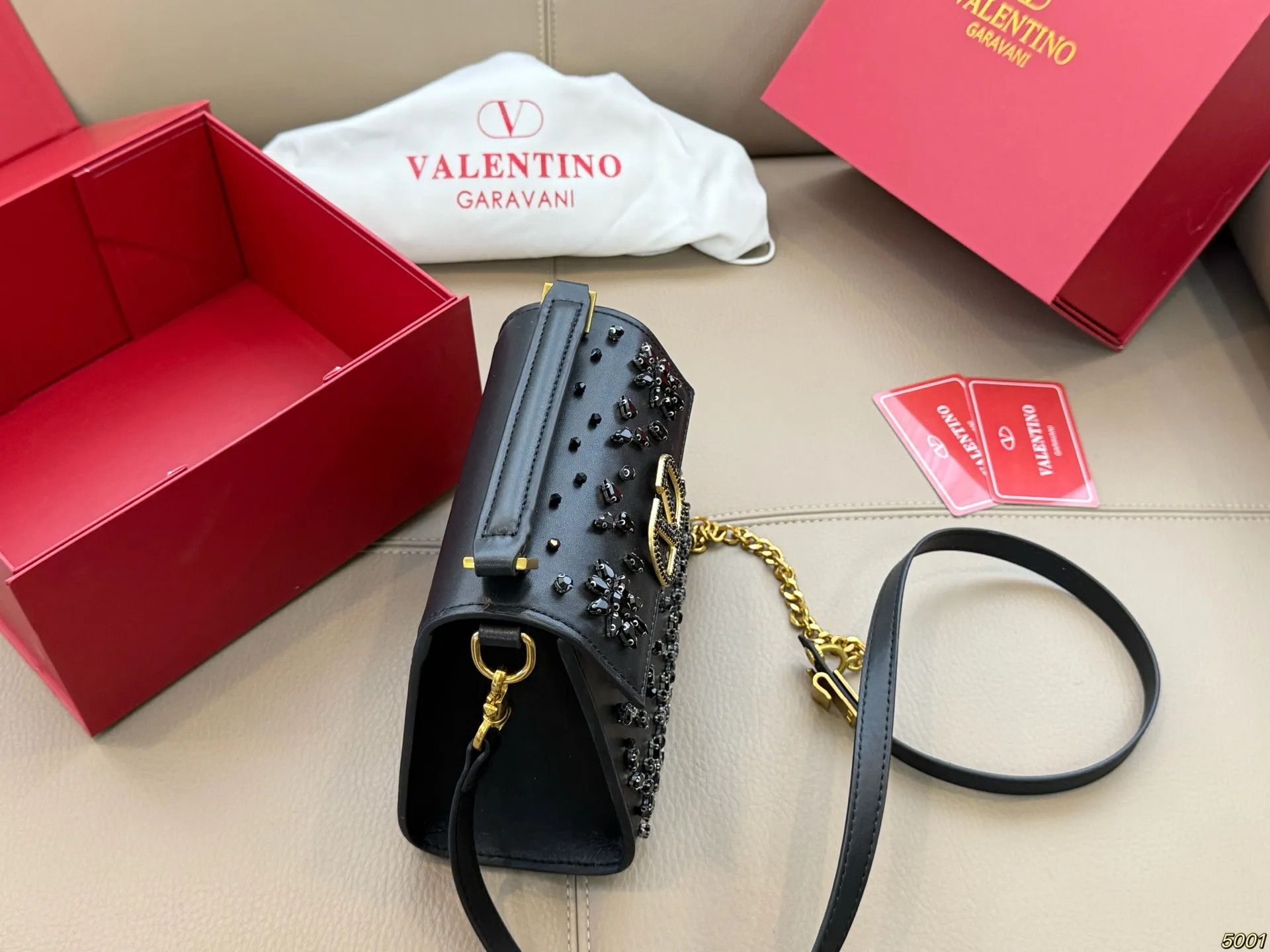 ¥460 Folding box Valentino star diamond version handbag Simple bag silhouette unlocks fashionable charm Can be salty or sweet Make you the most beautiful girl on the street Very versatile yyds Size: 18 14