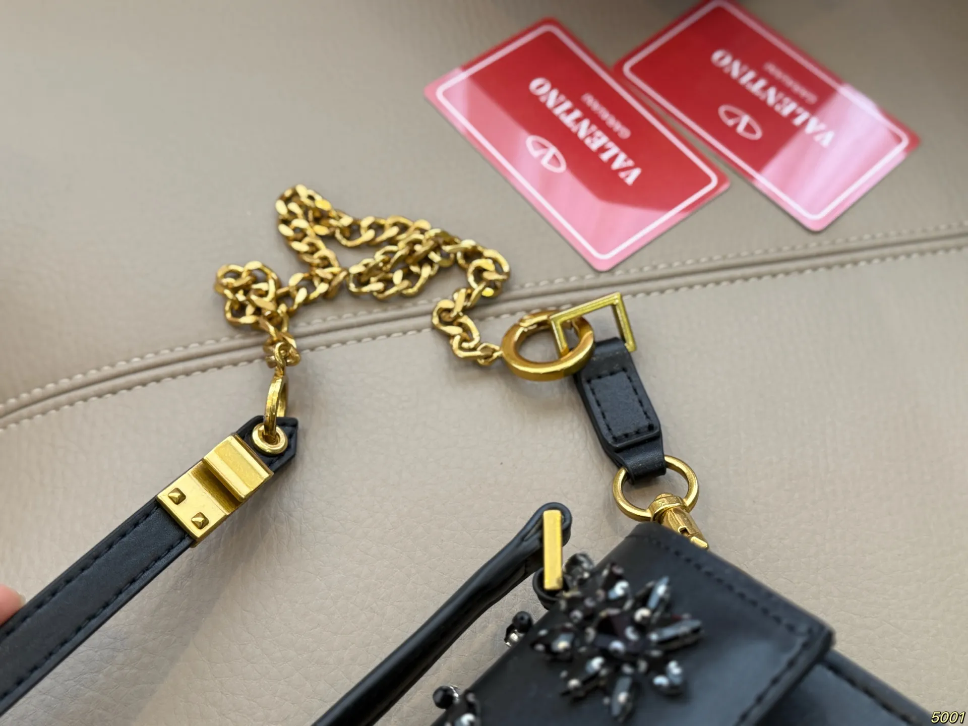 ¥460 Folding box Valentino star diamond version handbag Simple bag silhouette unlocks fashionable charm Can be salty or sweet Make you the most beautiful girl on the street Very versatile yyds Size: 18 14