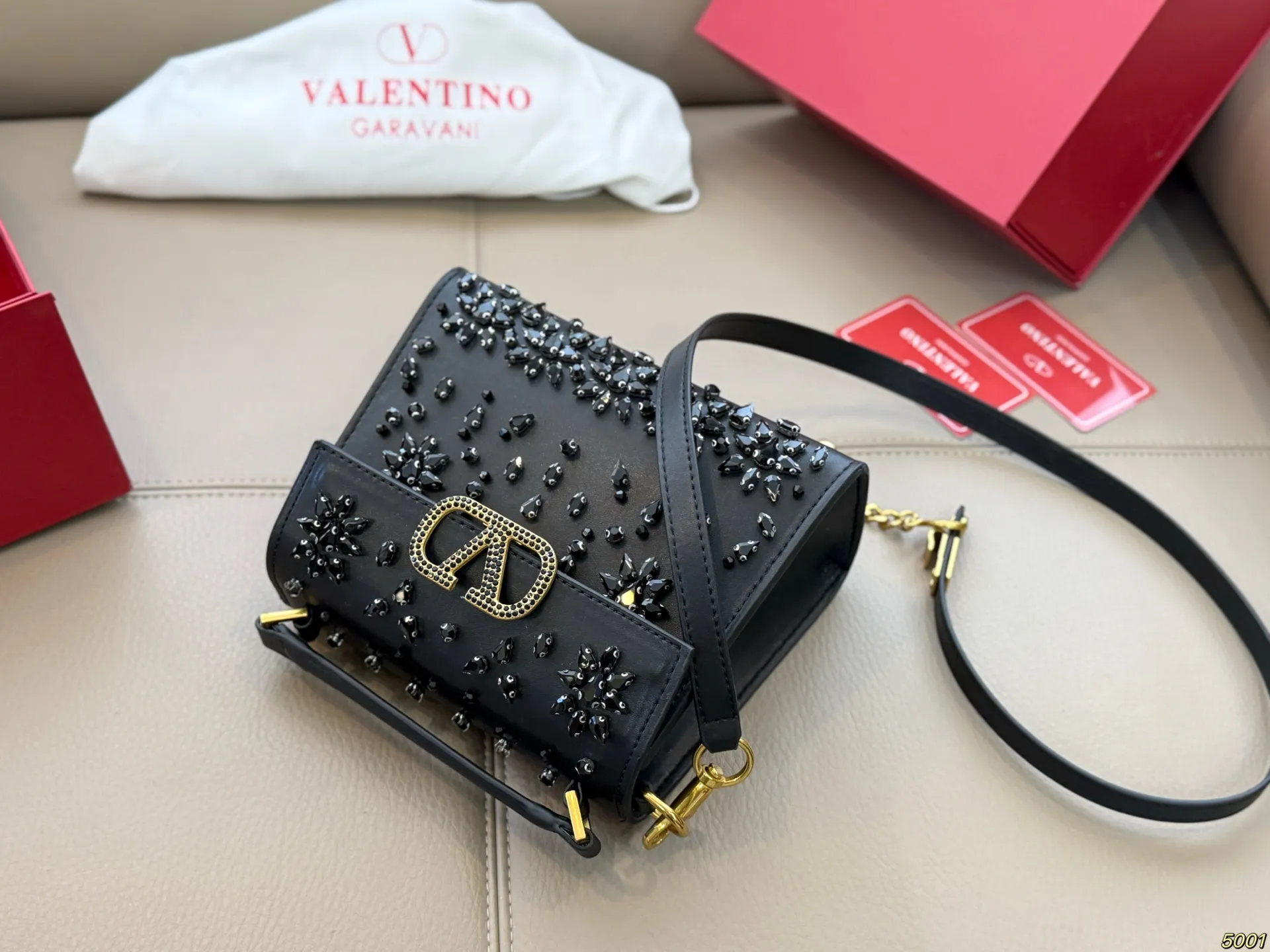 ¥460 Folding box Valentino star diamond version handbag Simple bag silhouette unlocks fashionable charm Can be salty or sweet Make you the most beautiful girl on the street Very versatile yyds Size: 18 14
