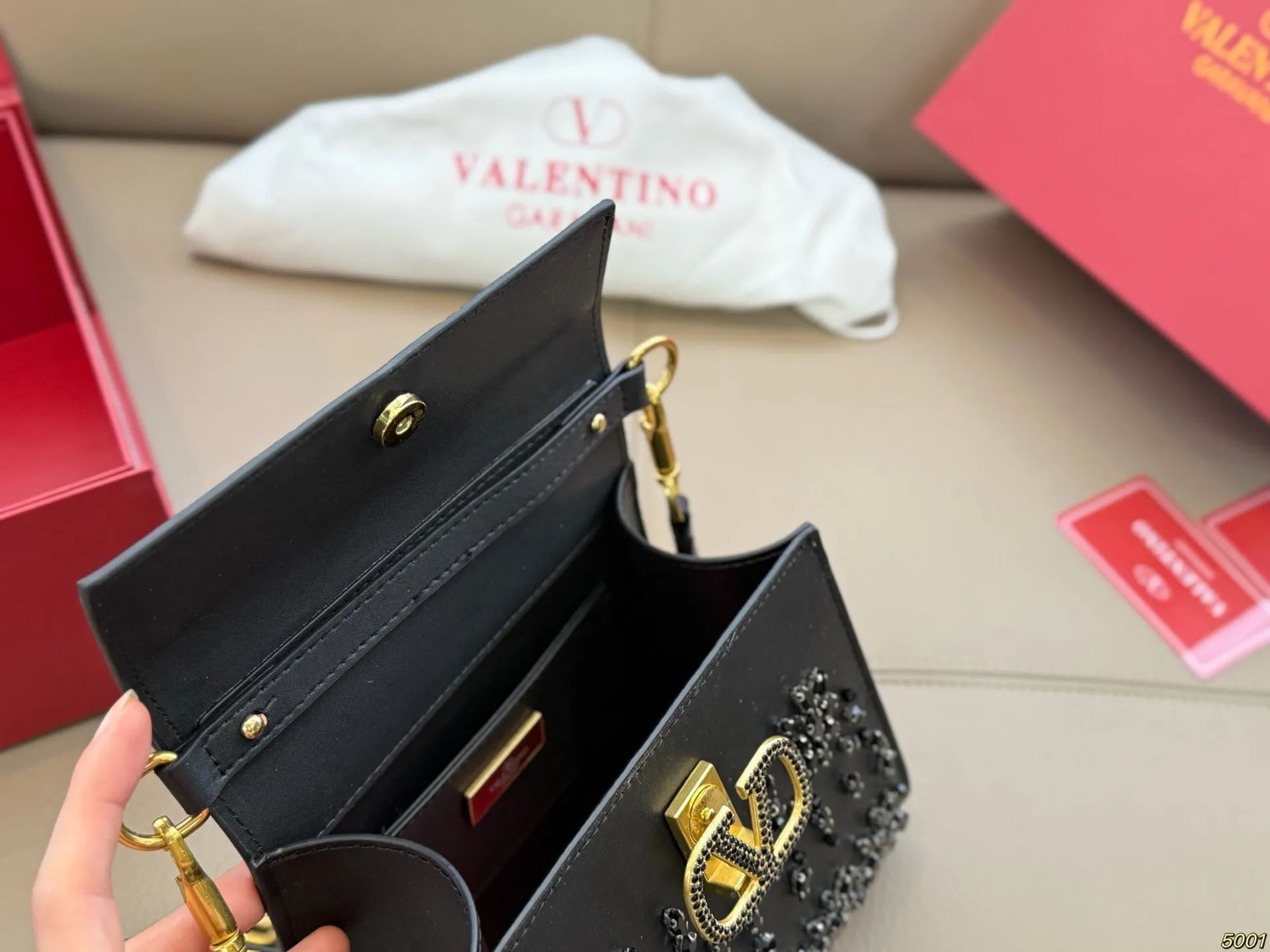 ¥460 Folding box Valentino star diamond version handbag Simple bag silhouette unlocks fashionable charm Can be salty or sweet Make you the most beautiful girl on the street Very versatile yyds Size: 18 14