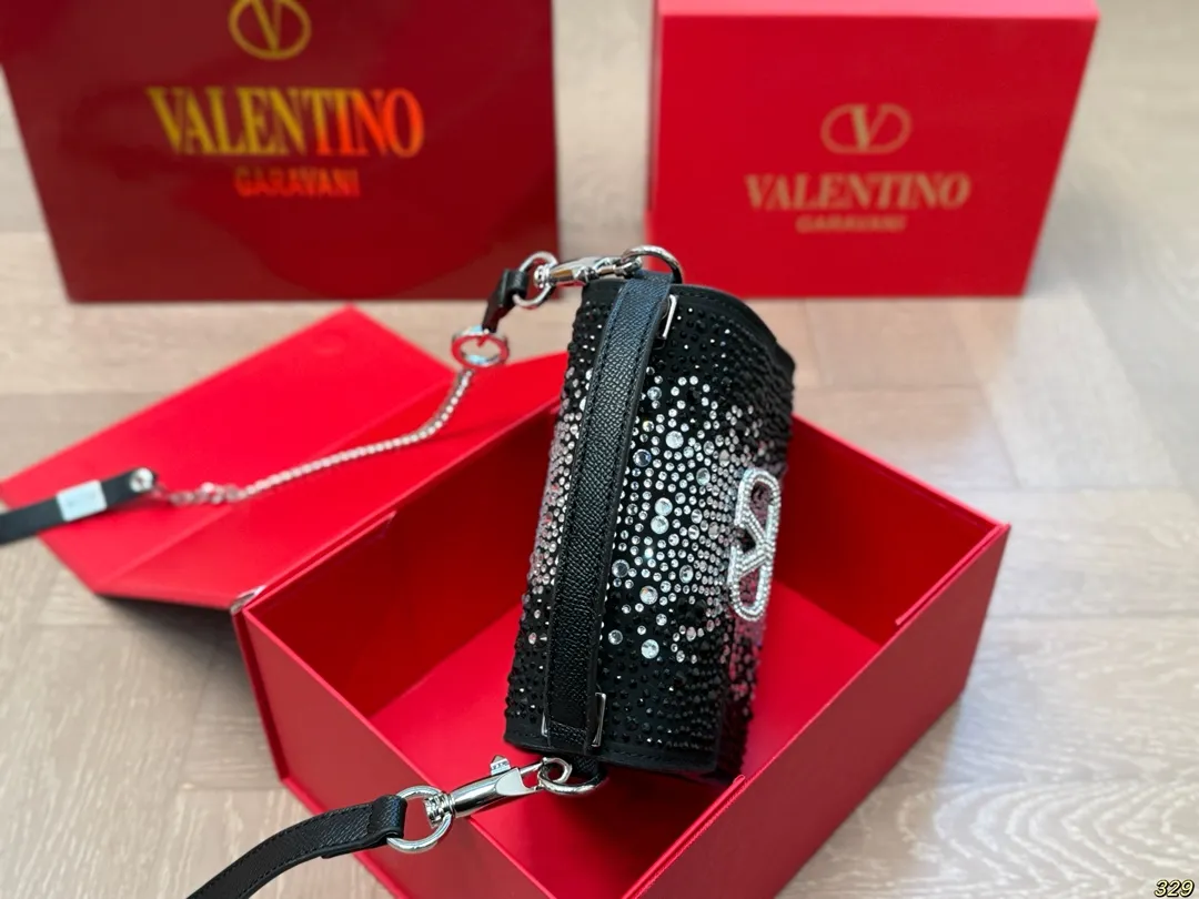 ¥340 Folding box Valentino star diamond version handbag Simple bag silhouette unlocks fashionable charm Can be salty or sweet Make you the most beautiful girl on the street Very versatile yyds Size: 18 14