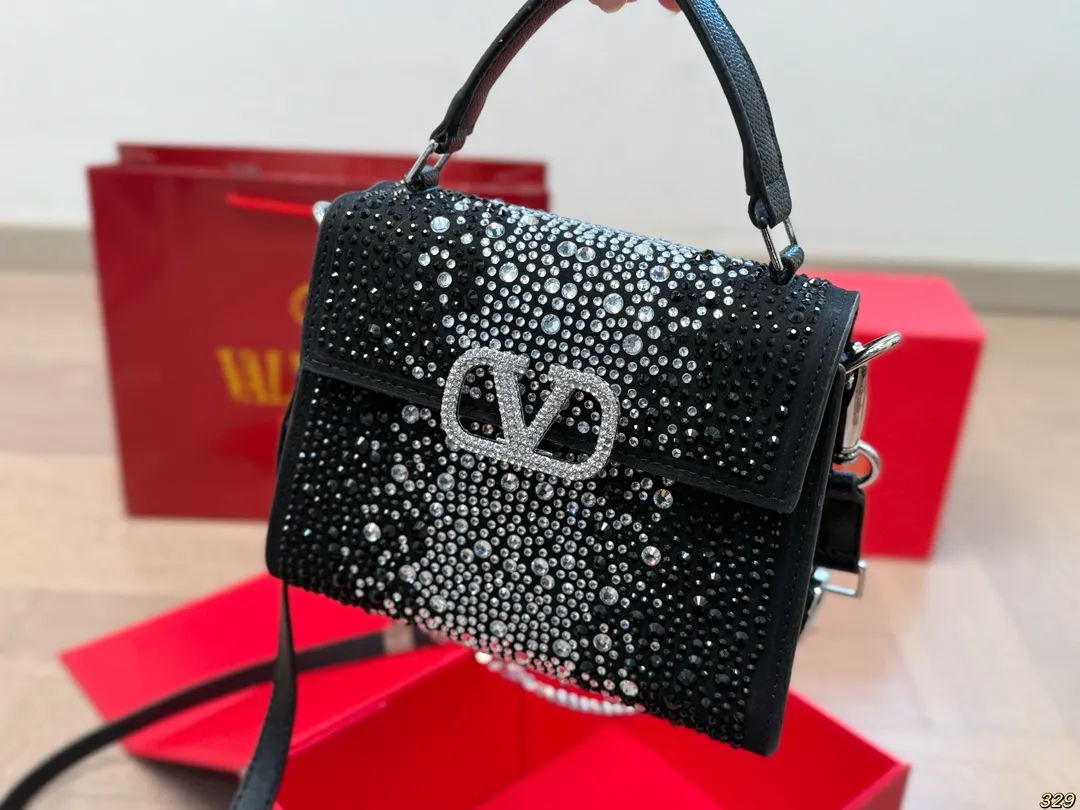 ¥340 Folding box Valentino star diamond version handbag Simple bag silhouette unlocks fashionable charm Can be salty or sweet Make you the most beautiful girl on the street Very versatile yyds Size: 18 14