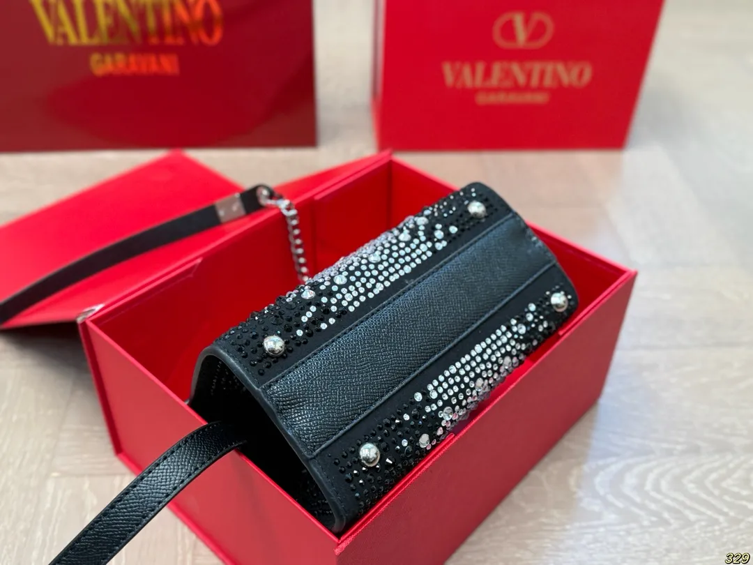 ¥340 Folding box Valentino star diamond version handbag Simple bag silhouette unlocks fashionable charm Can be salty or sweet Make you the most beautiful girl on the street Very versatile yyds Size: 18 14