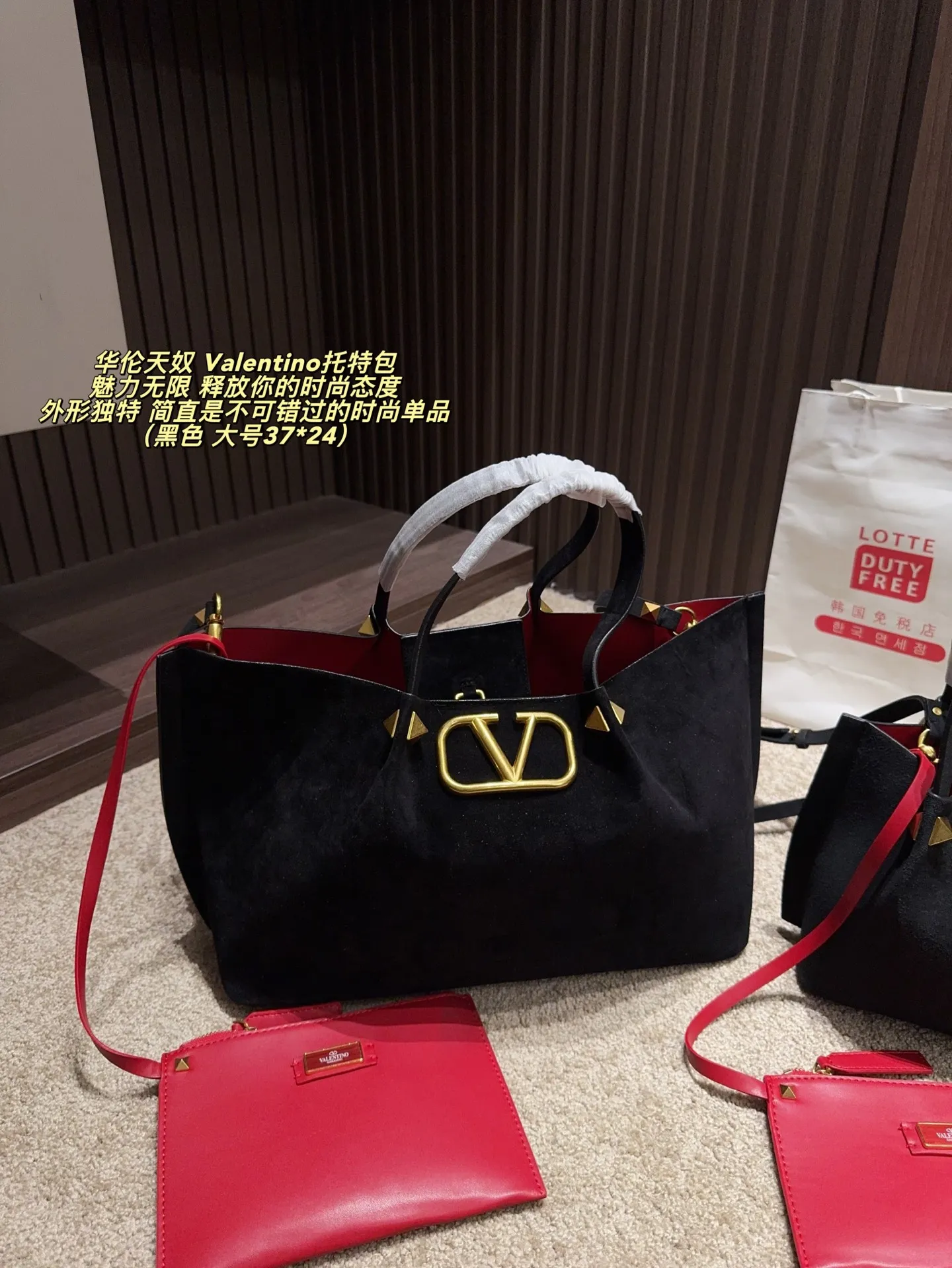 Large p380 without box ⚠️ size 37*24 Small size P370 without box ⚠️ size 25*19 Valentino tote bag has unlimited charm and unleashes your fashion attitude. It has a unique appearance and many cute colors to choose from. It is a fashion item not to be missed. It is different from the softness of canvas bags. It gives a free and easy feeling when carried on the body. It is super textured and is loved by fashionistas.