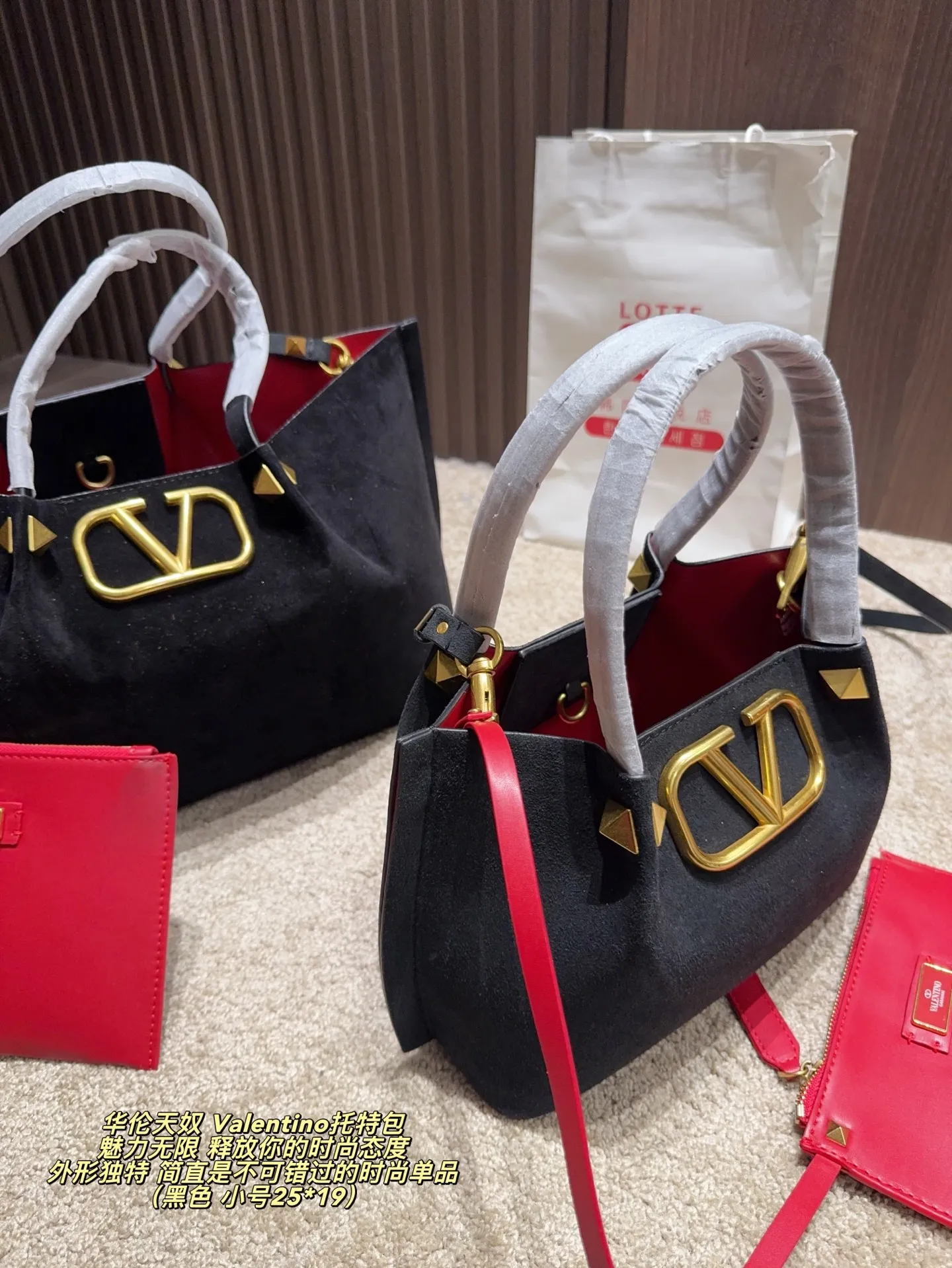 Large p380 without box ⚠️ size 37*24 Small size P370 without box ⚠️ size 25*19 Valentino tote bag has unlimited charm and unleashes your fashion attitude. It has a unique appearance and many cute colors to choose from. It is a fashion item not to be missed. It is different from the softness of canvas bags. It gives a free and easy feeling when carried on the body. It is super textured and is loved by fashionistas.