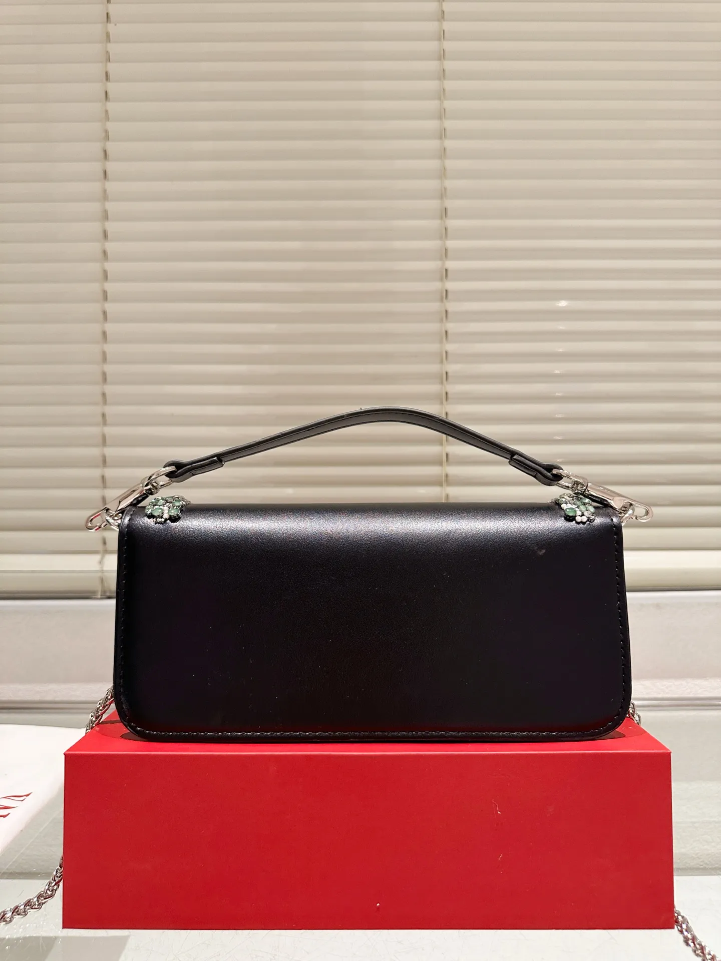 Large P410 Folding Box ⚠️Size 26.11 Valentino Loco Shoulder Bag Overflowing with Sophistication This Look Is Very Versatile No matter how you carry it, you won’t feel any pressure. Which girl can resist such a beautiful bag?