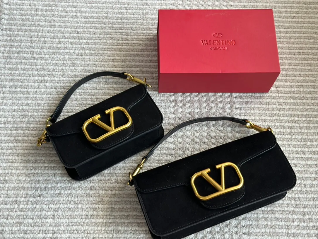 💰 360, 170 box size: 20 9cm 26 17cm Valentino new product! Who can resist this style? It’s totally okay to wear in autumn and winter~