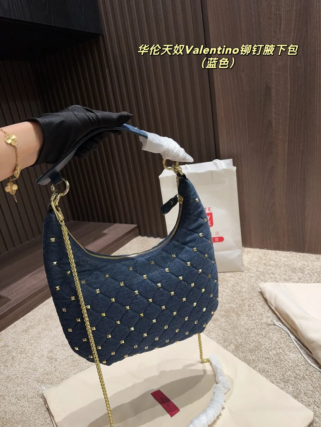 p320 with folding box ⚠️Size 16.19 Valentino rivet armpit bag Super classic Valentino rivet bag, a timeless fashion item! 💖Every style is super beautiful, classic and versatile, and perfect for fashion~✨