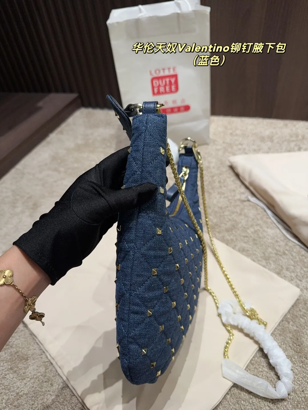 p320 with folding box ⚠️Size 16.19 Valentino rivet armpit bag Super classic Valentino rivet bag, a timeless fashion item! 💖Every style is super beautiful, classic and versatile, and perfect for fashion~✨