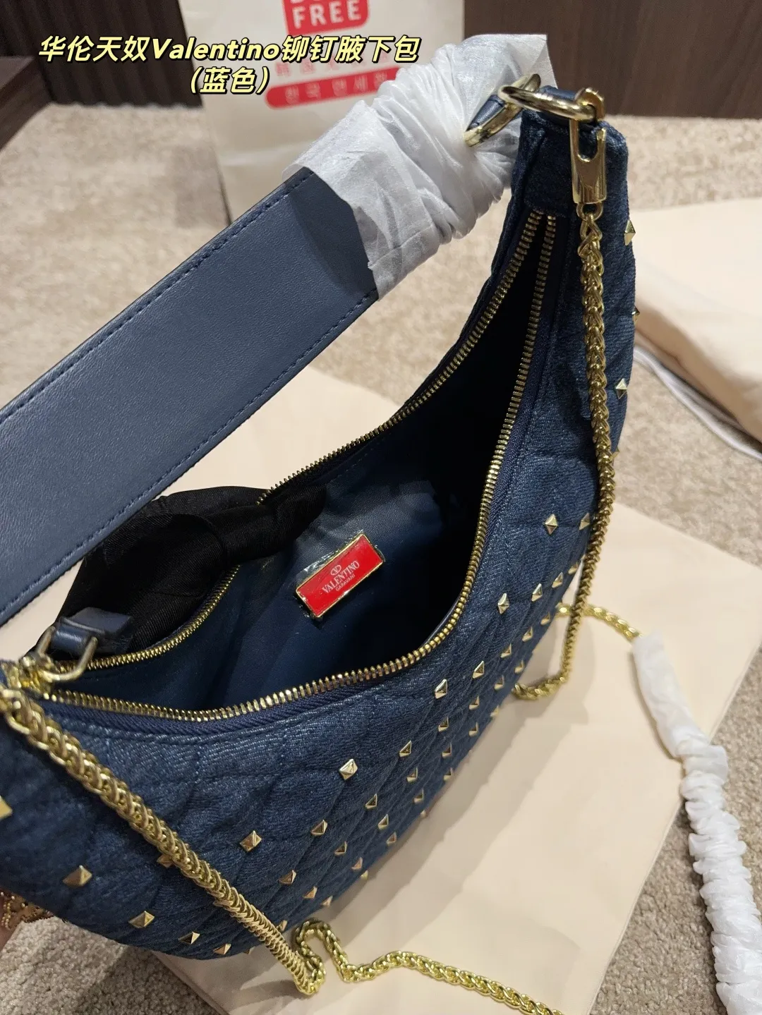 p320 with folding box ⚠️Size 16.19 Valentino rivet armpit bag Super classic Valentino rivet bag, a timeless fashion item! 💖Every style is super beautiful, classic and versatile, and perfect for fashion~✨