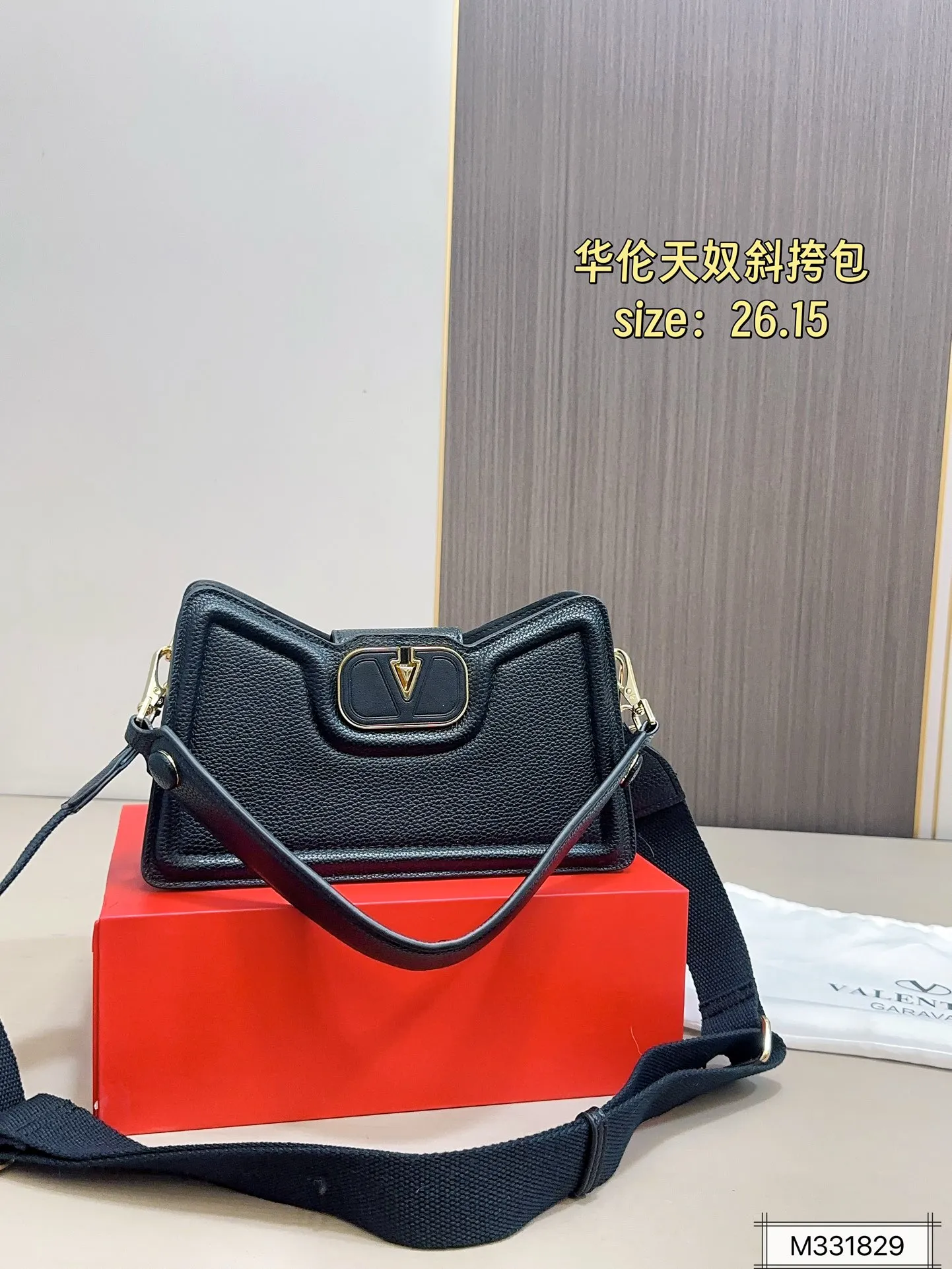 💰290 with folding box ⚠️Size 26.15 Valentino Allknots crossbody bag Exquisite and beautiful High-end elegance Easy to control, no matter the clothes or seasons Can be used all year round, salty or sweet Carry it on a tall girl, look like a royal lady Carry it on a small girl, it looks like a sweet girl