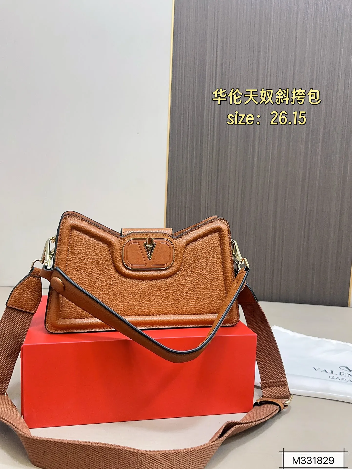 💰290 with folding box ⚠️Size 26.15 Valentino Allknots crossbody bag Exquisite and beautiful High-end elegance Easy to control, no matter the clothes or seasons Can be used all year round, salty or sweet Carry it on a tall girl, look like a royal lady Carry it on a small girl, it looks like a sweet girl
