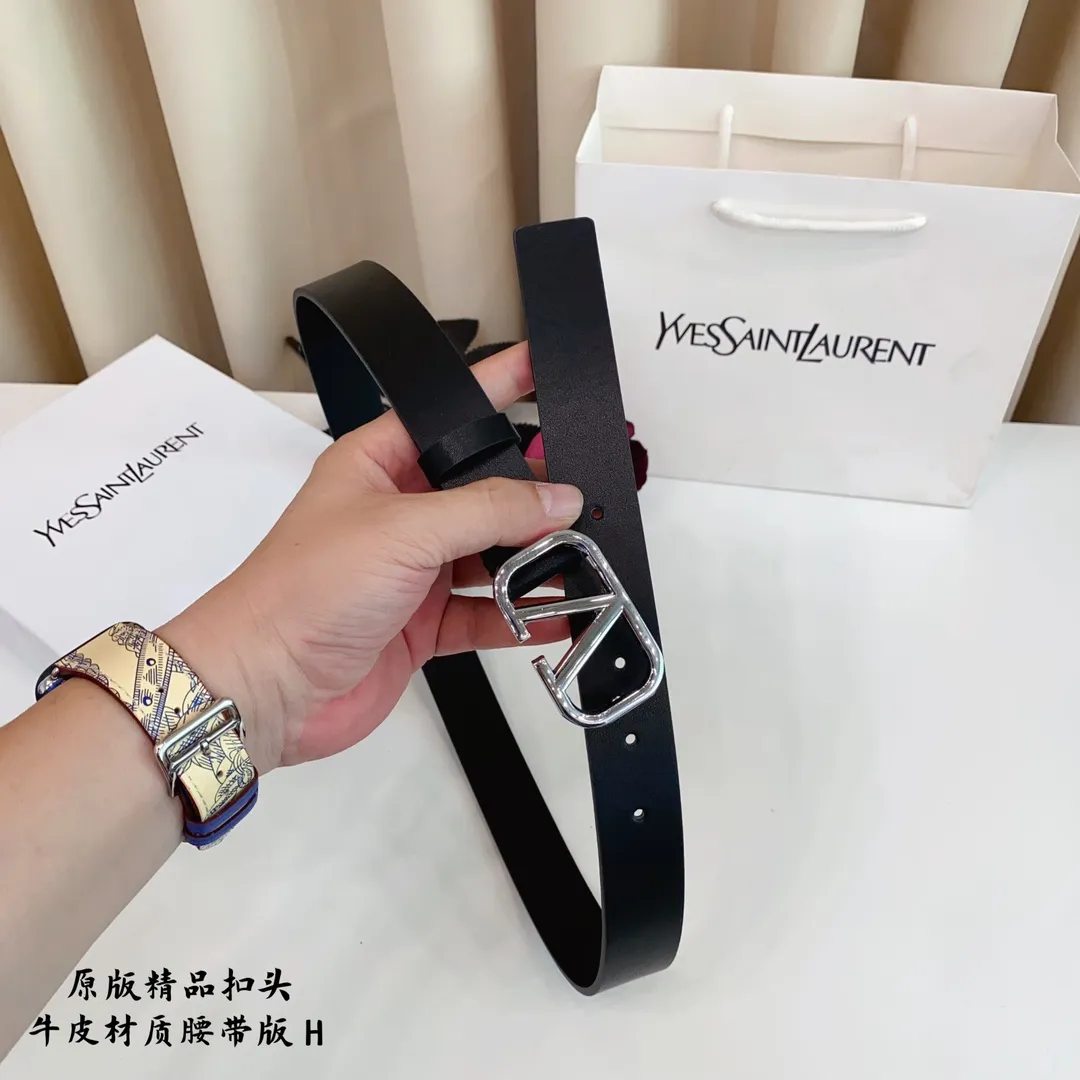 P210 🖇Original quality🖇🚺🚺Punched🖇 🖇Brand: Warren V [Women's Style] 🖇Color: Black 🖇Button: Gold/Silver 🖇Button: Original fine pure copper hardware button 🖇Belt: Original cowhide 🖇Size: Width: 3.0cm 🖇Length: 95cm-110cm 🖇Category: Perforated plate buckle quality assurance 🖇Simple and elegant, soft strap, for personal use as a gift 🖇Packaging list: buckle, strap, original packaging box, handbag, ID card, product manual, customs sticker, invoice I only make original high-end [If you need high-end wooden box➕3⃣️0⃣️]