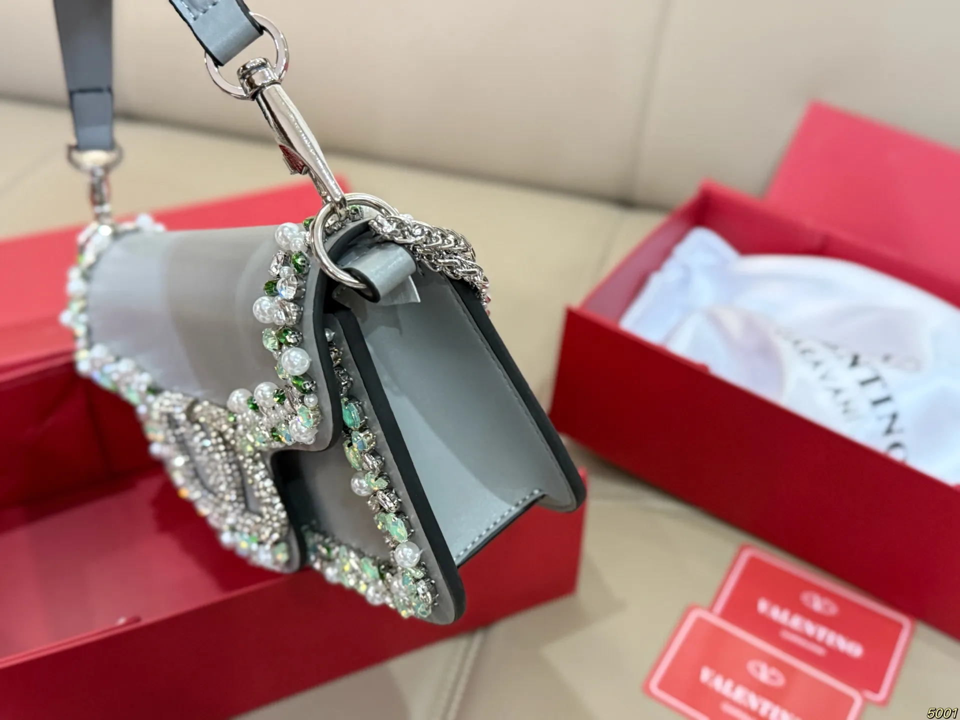 ¥520 folding box Valentino Valentino large v bag, versatile and classic, exquisite one, really super invincible and cute, full of fairy spirit, a must-have for girls every day, size 25 13