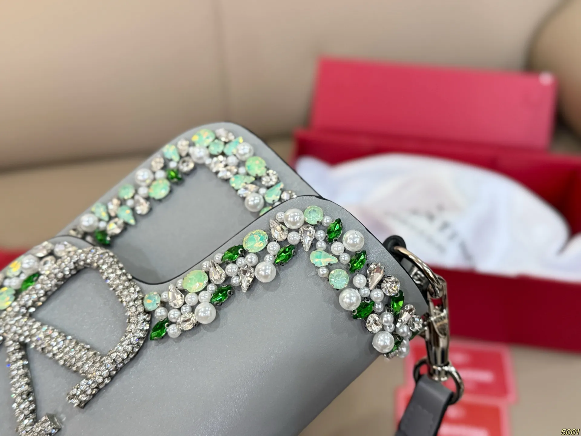 ¥520 folding box Valentino Valentino large v bag, versatile and classic, exquisite one, really super invincible and cute, full of fairy spirit, a must-have for girls every day, size 25 13